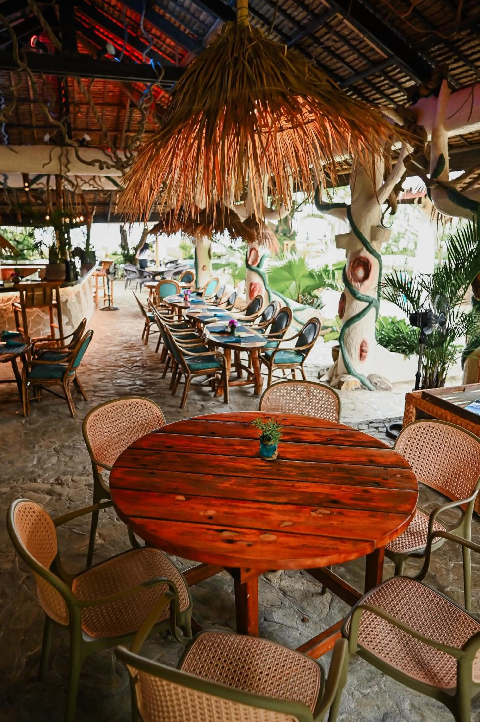 Restaurant/places to eat in Garden of Eden Dive Resort