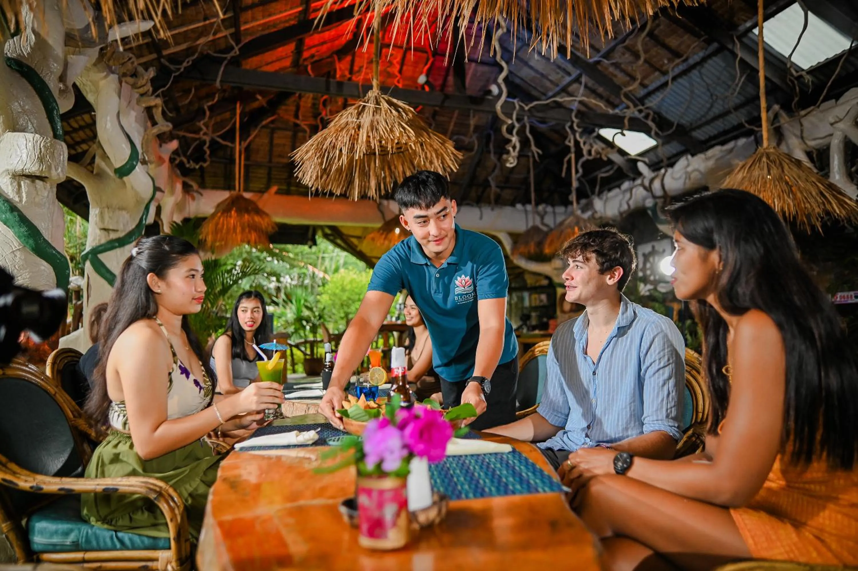 Restaurant/places to eat in Garden of Eden Dive Resort