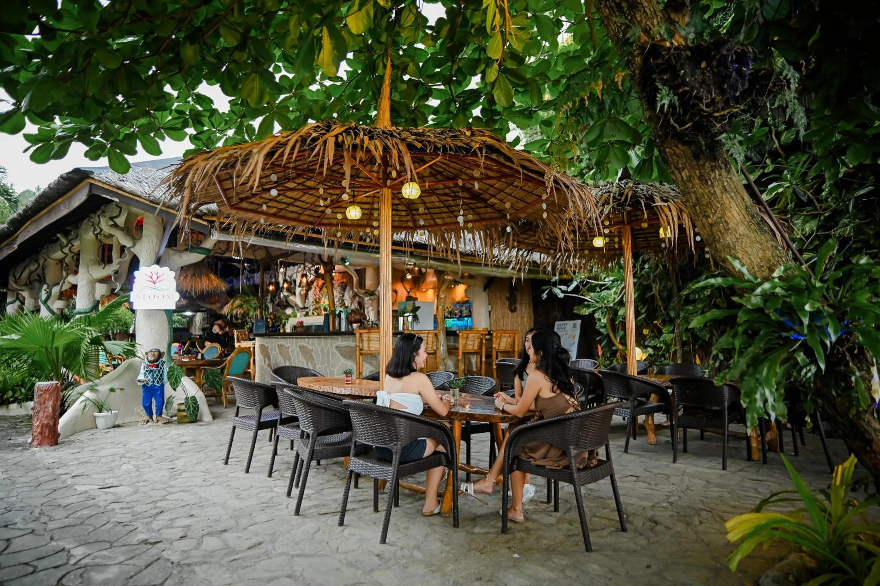 Property building in Garden of Eden Dive Resort