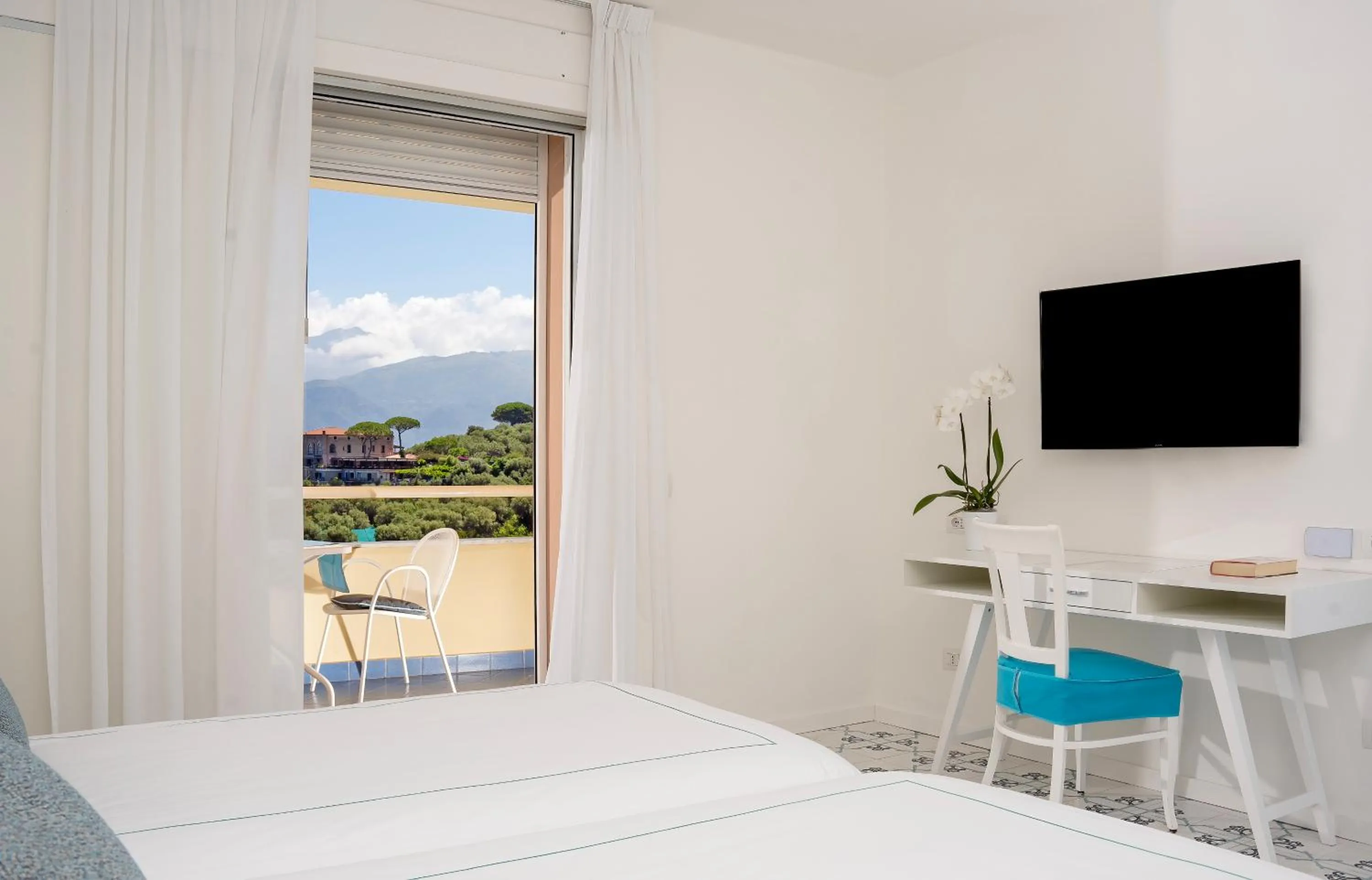 Bedroom, Bed in Grand Hotel Vesuvio