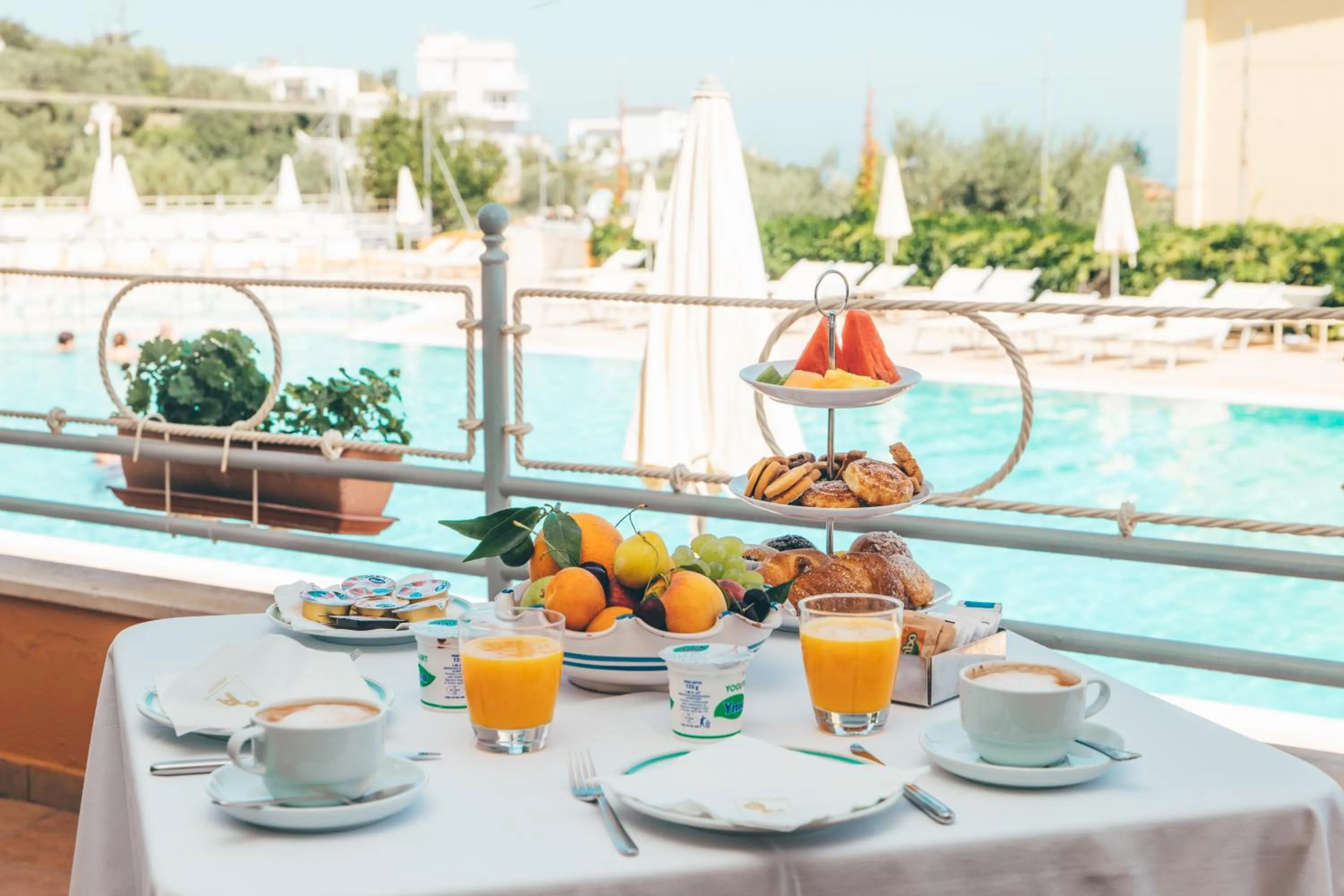 Breakfast in Grand Hotel Vesuvio