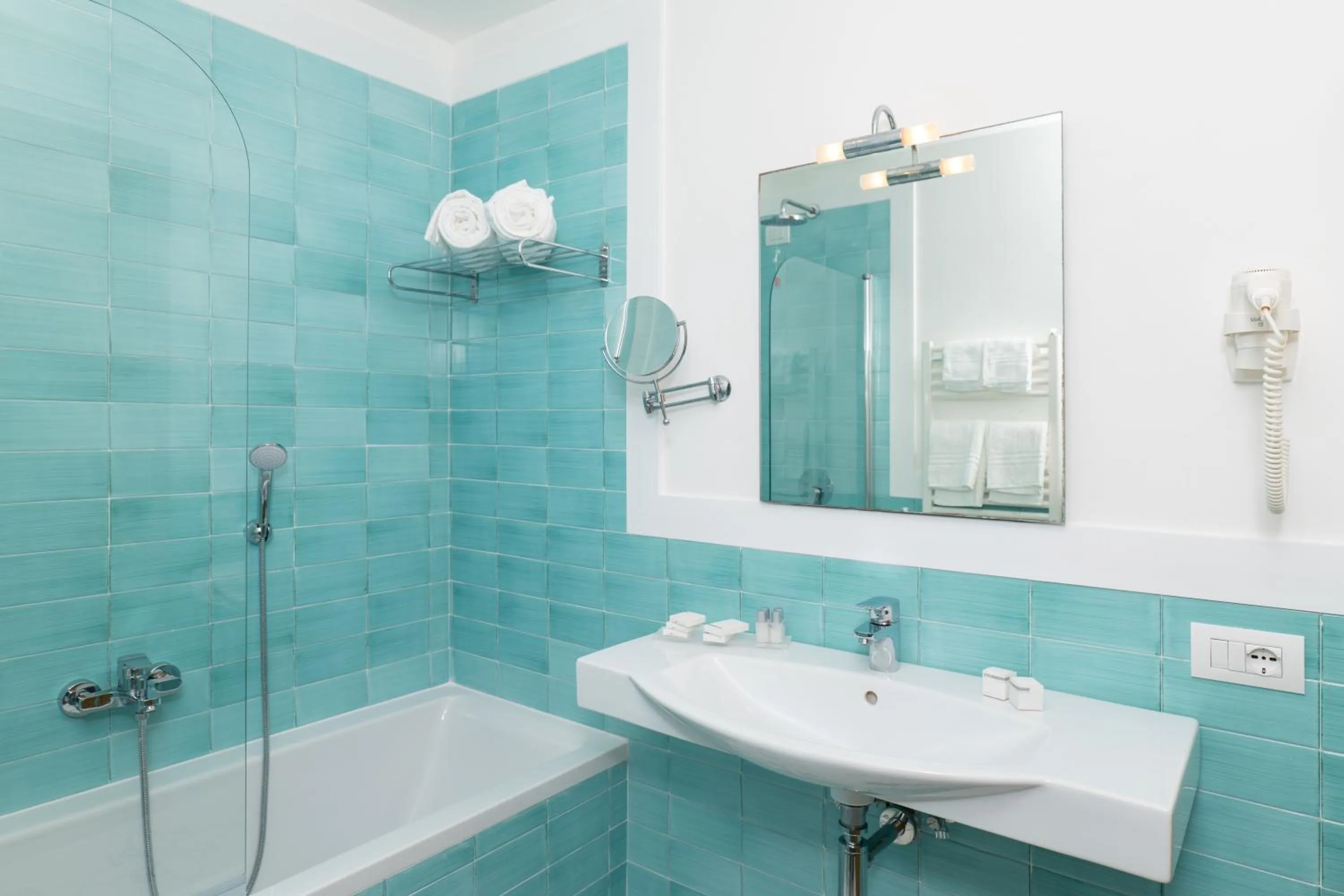 Bath in Grand Hotel Vesuvio