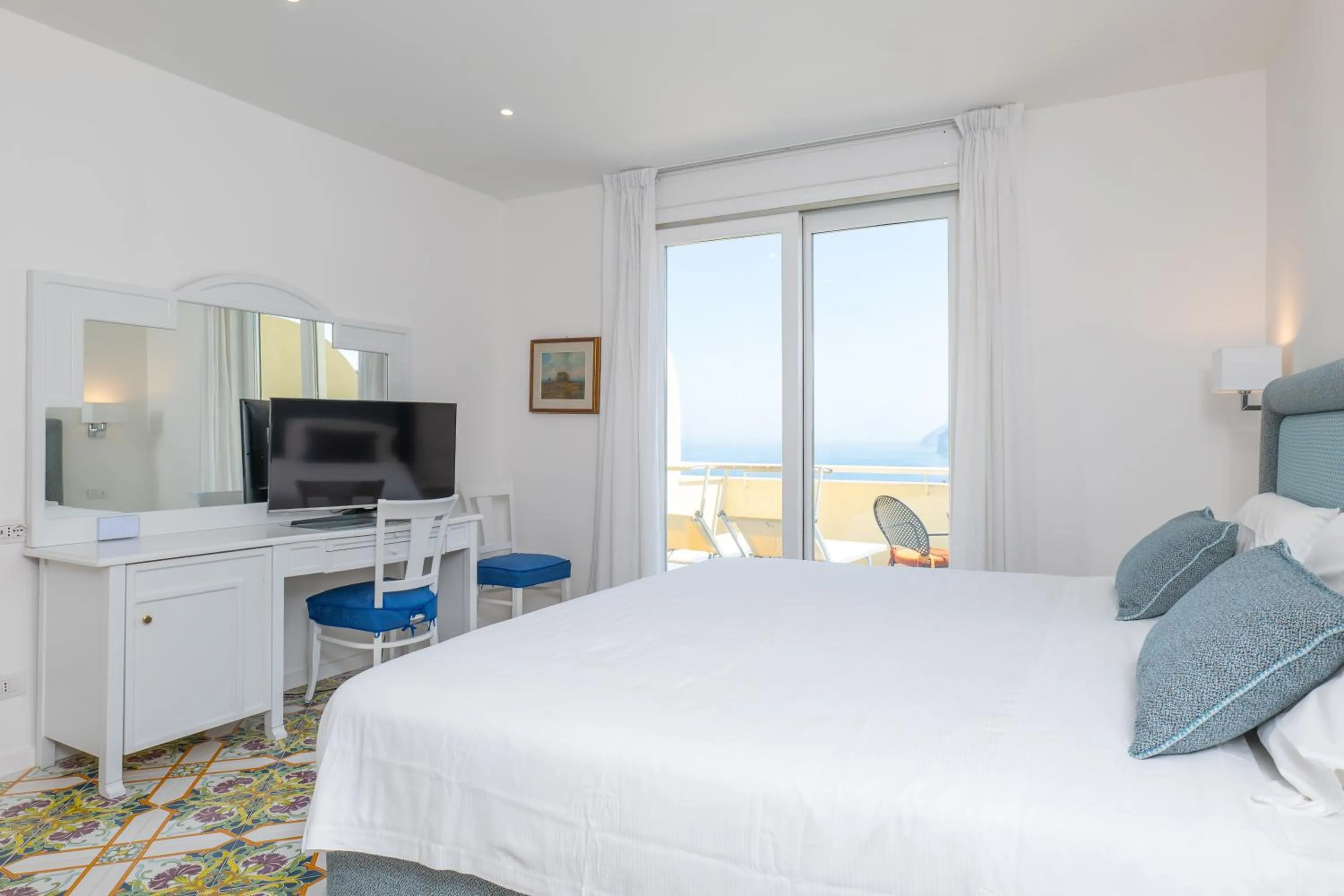 Bedroom, Bed in Grand Hotel Vesuvio