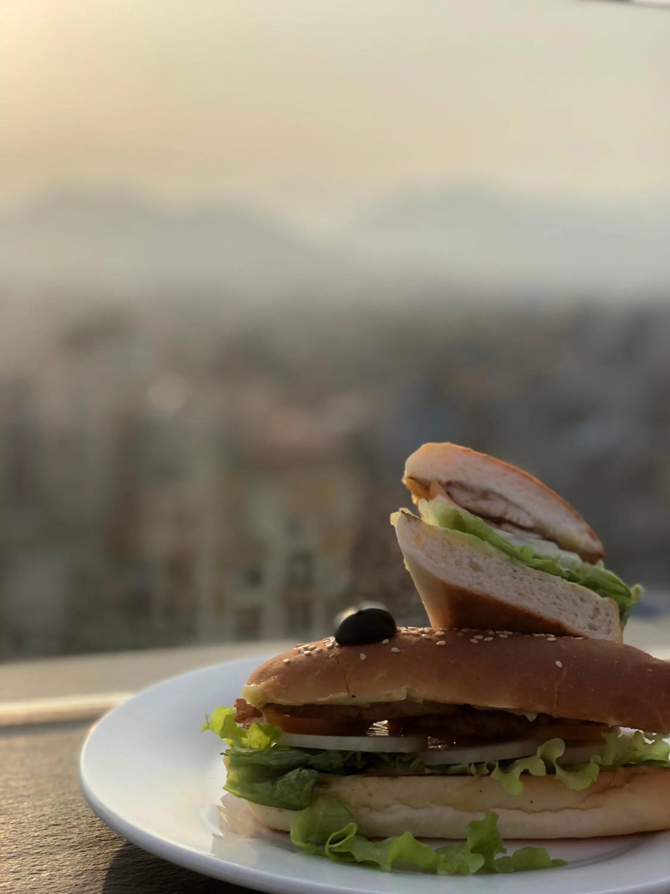 Restaurant/places to eat in Hotel Kesu Home