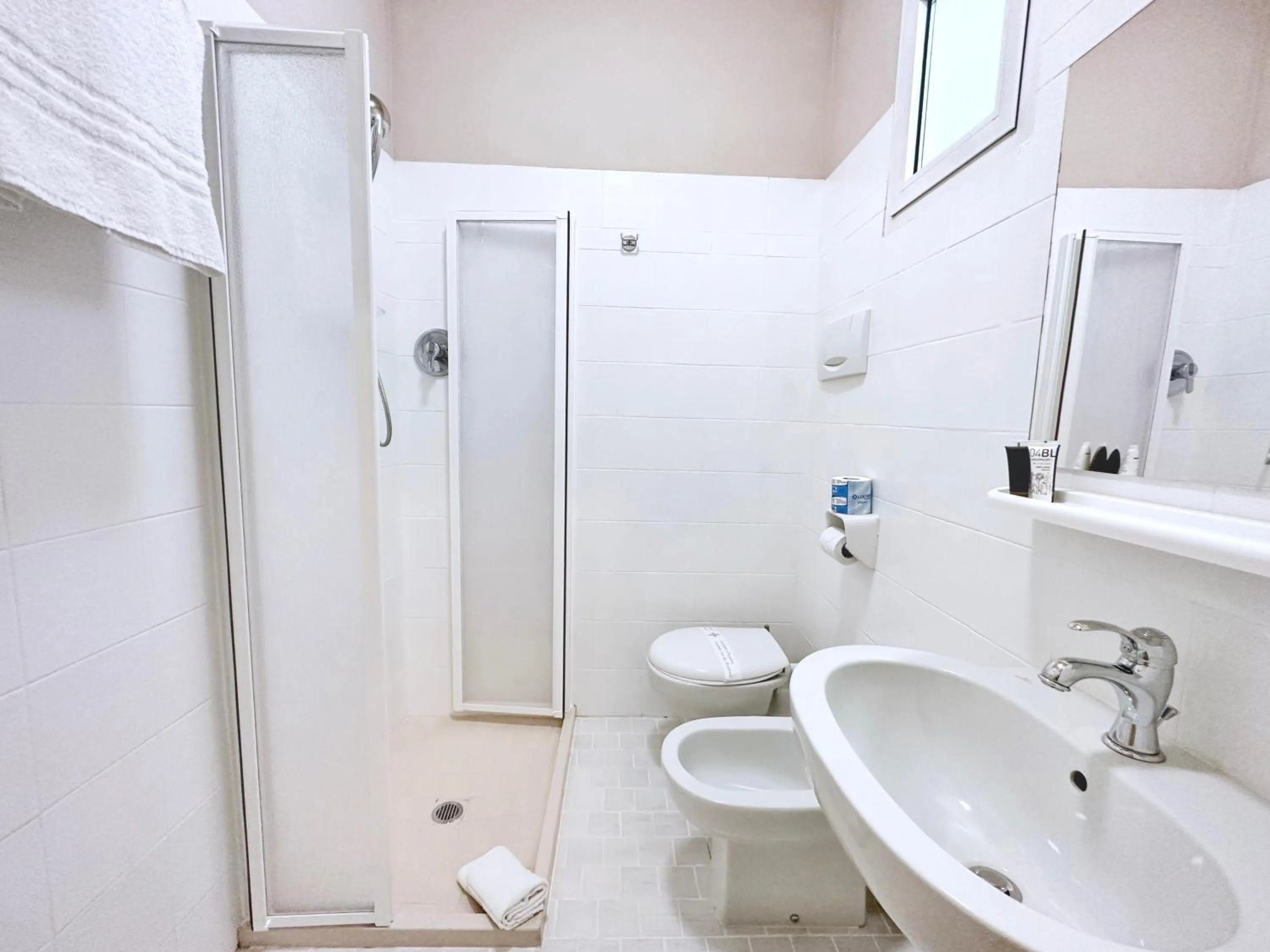 Shower in Aura Living Hotel