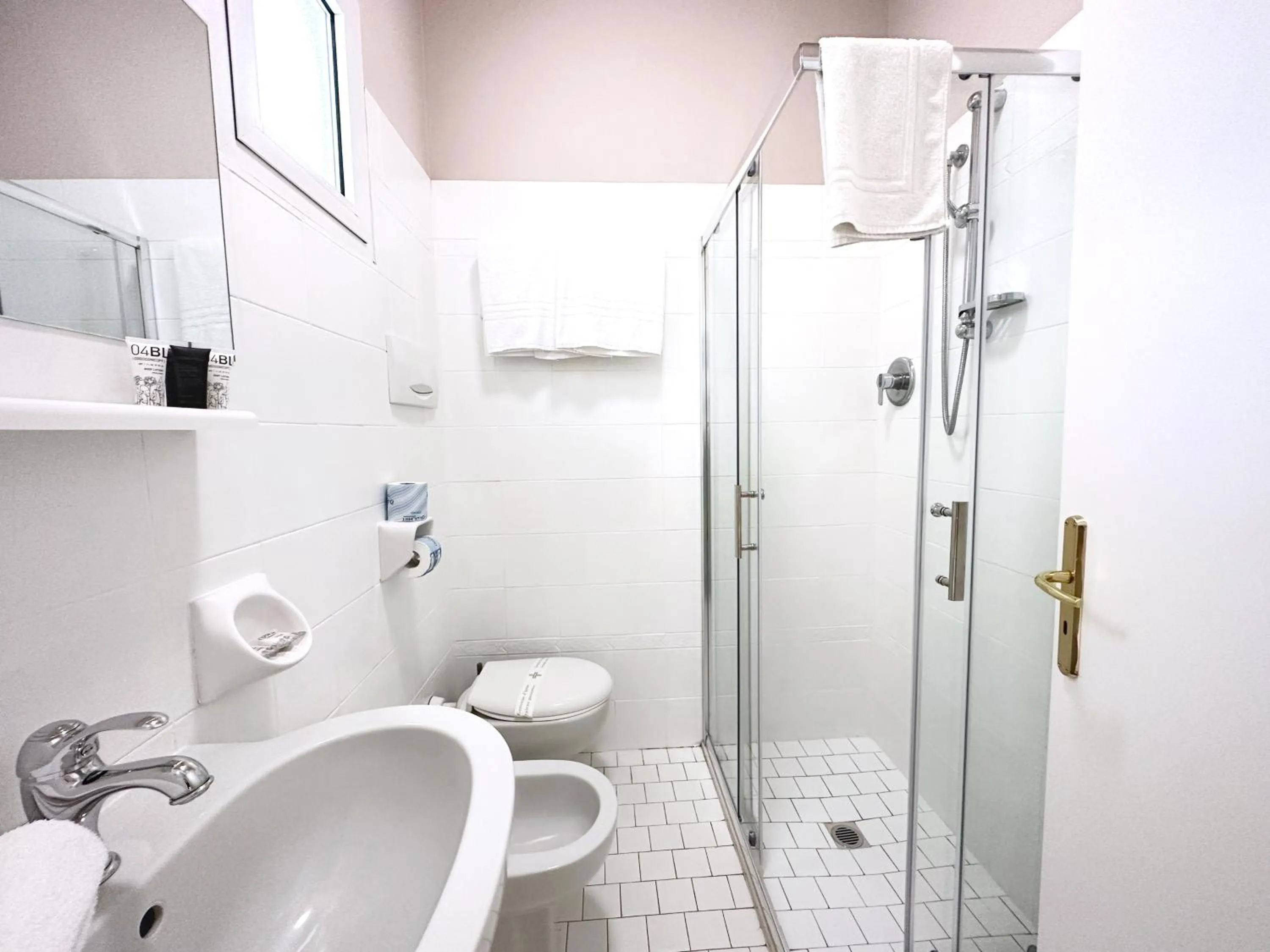 Shower in Aura Living Hotel