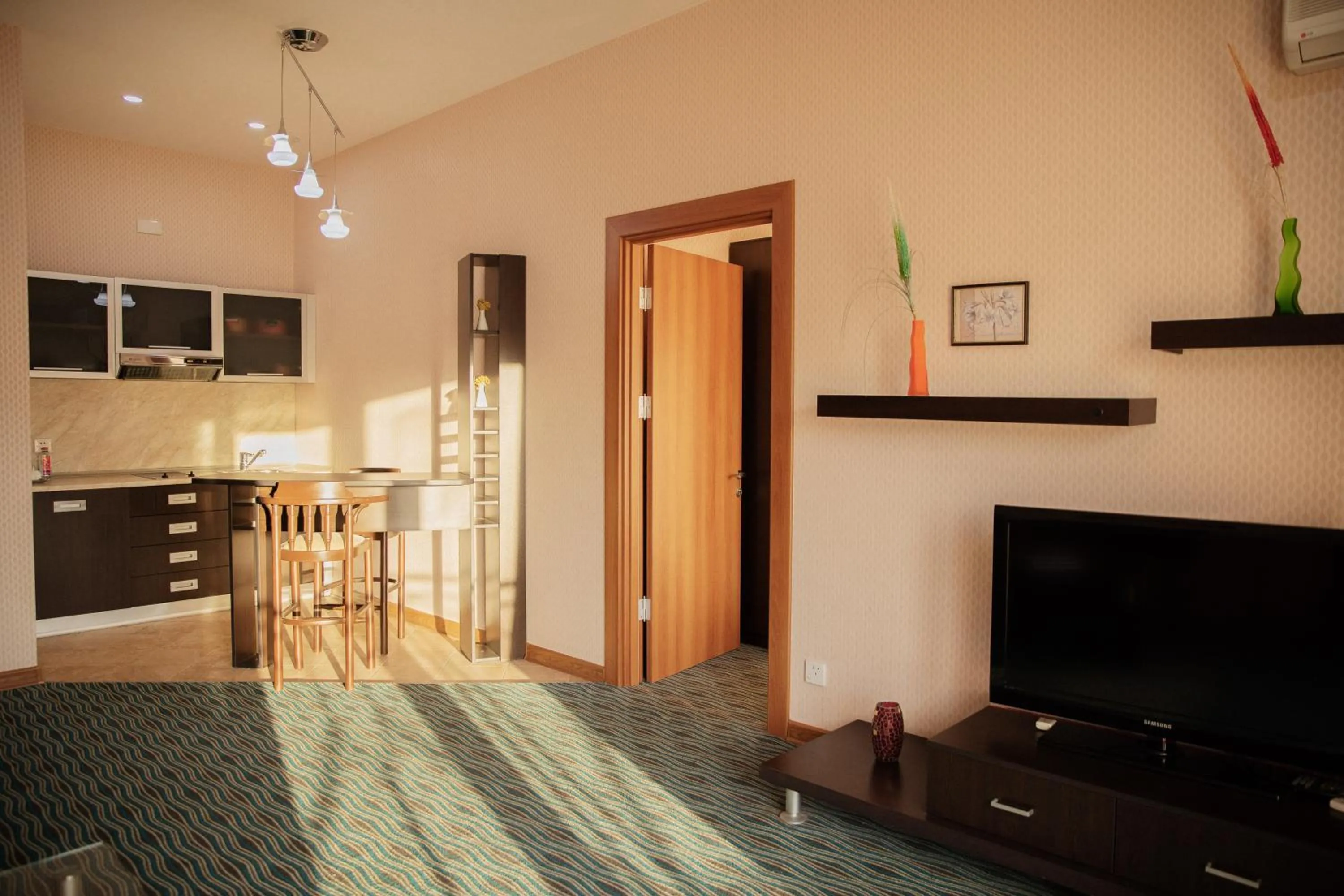 Living room, Bed in Austin Hotel Baku