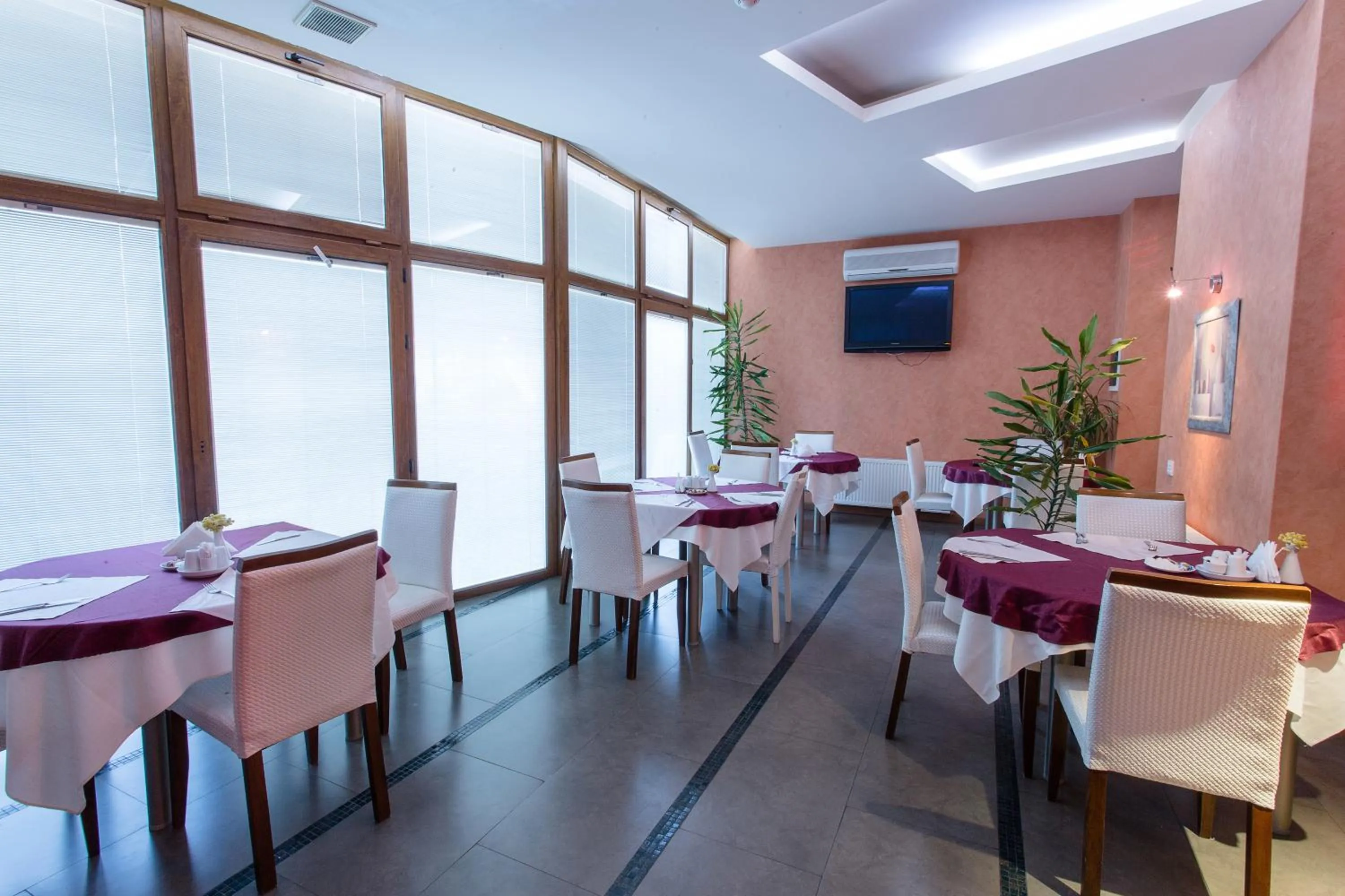 Restaurant/places to eat in Austin Hotel Baku