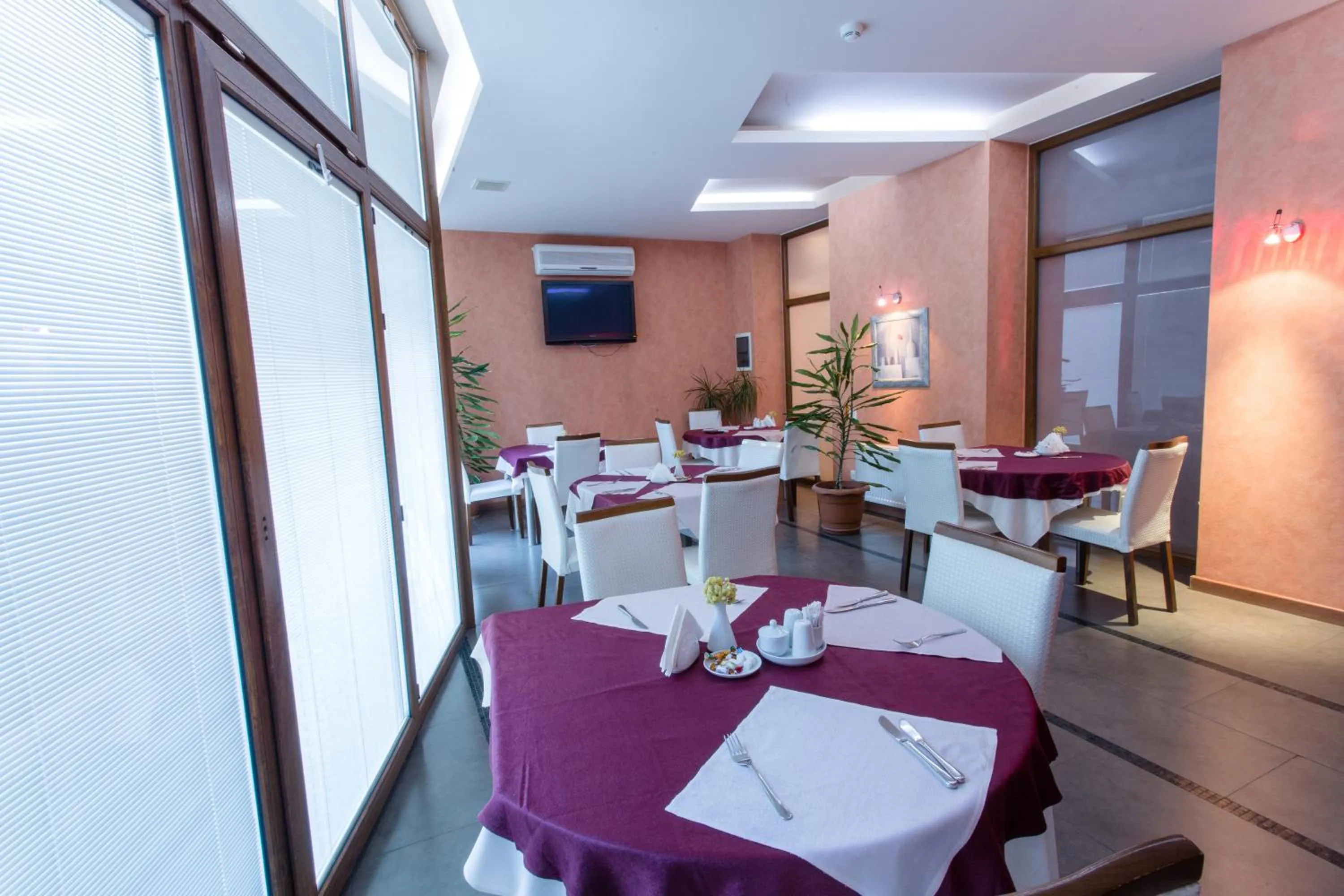 Restaurant/places to eat in Austin Hotel Baku