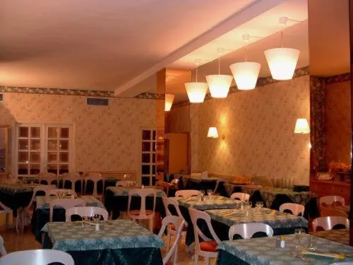 Restaurant/places to eat in Park Hotel