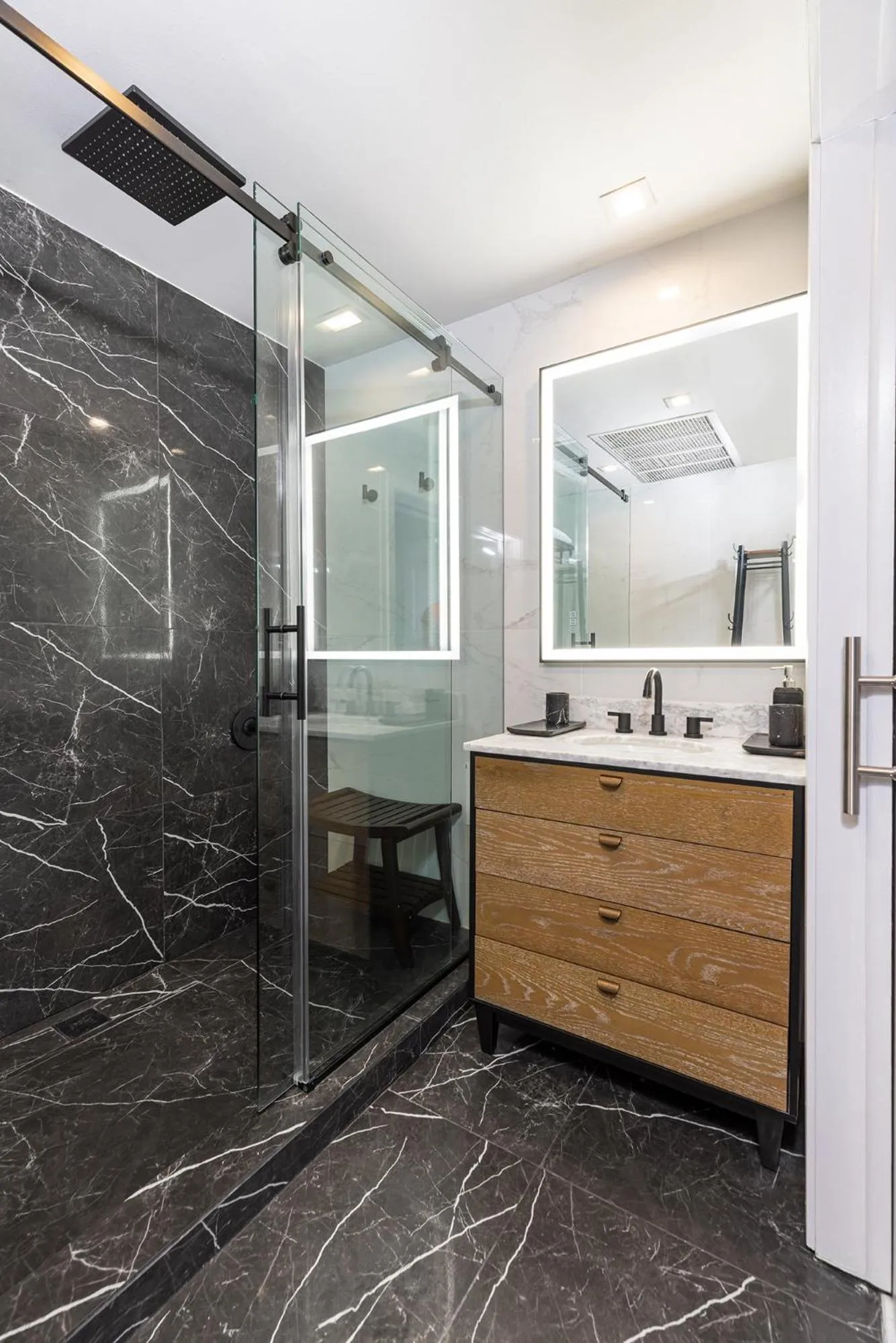 Boutique Suite with Huge Terrace and Rooftop Pool