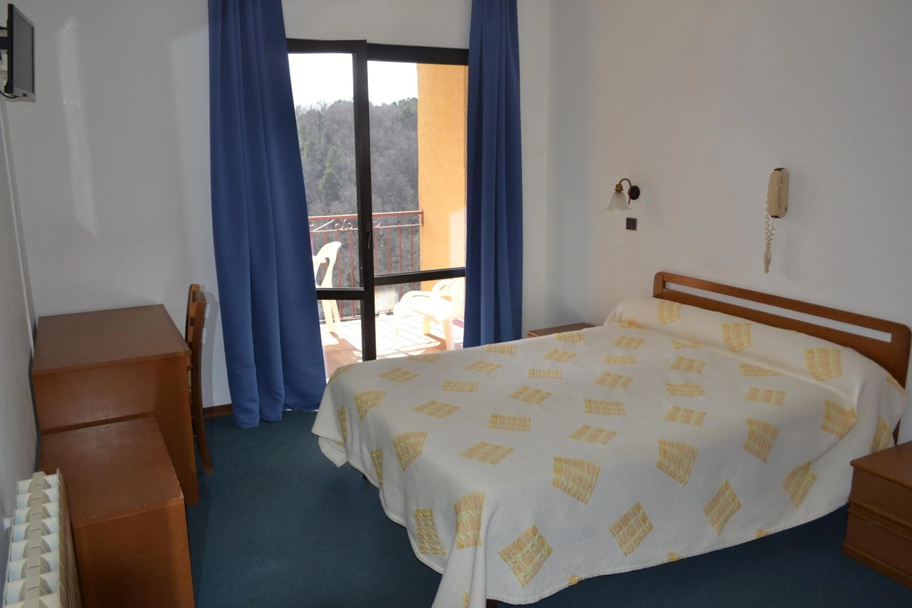 Photo of the whole room, Bed in Hôtel Aïtone