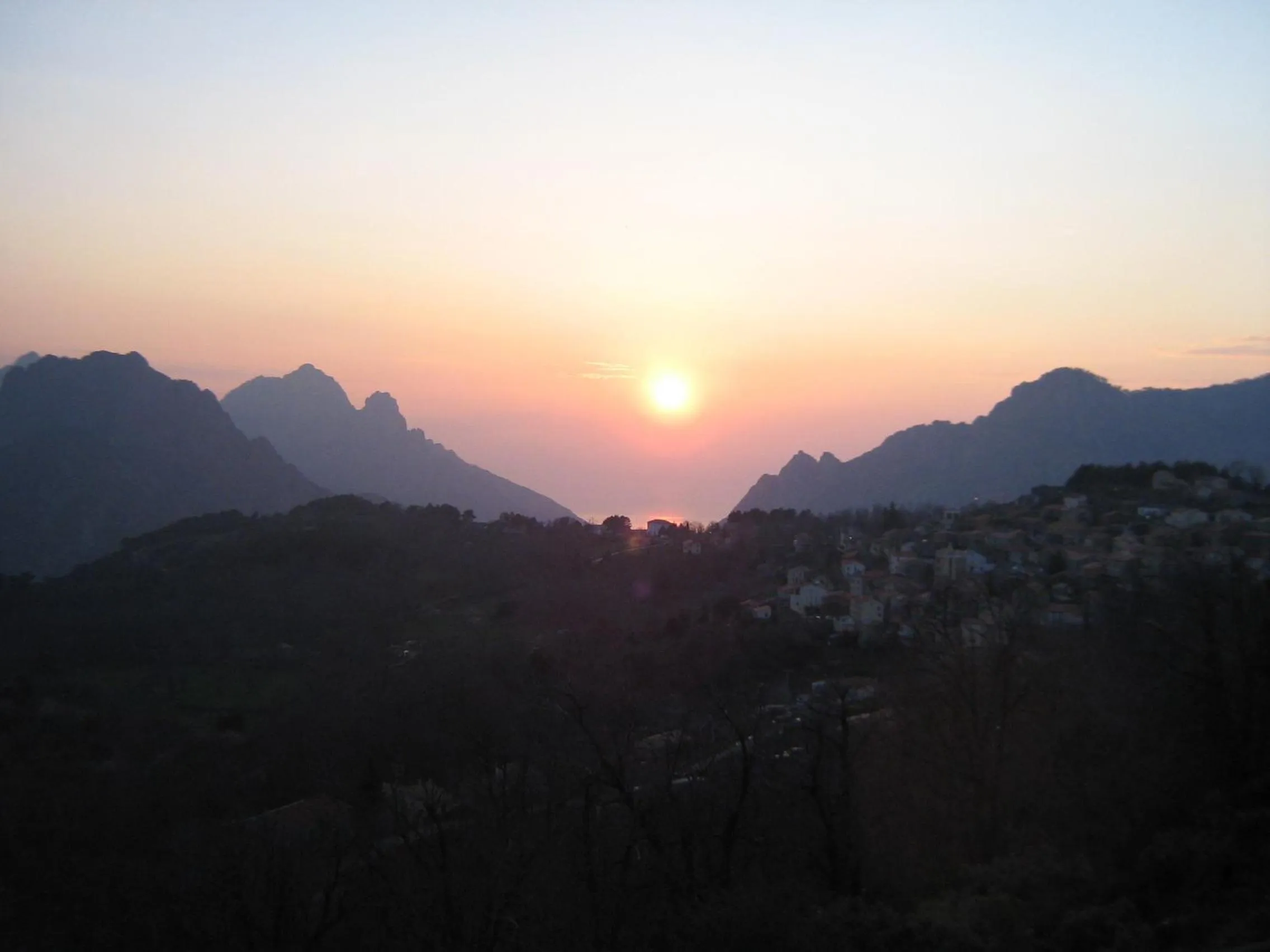 Night in Hôtel Aïtone