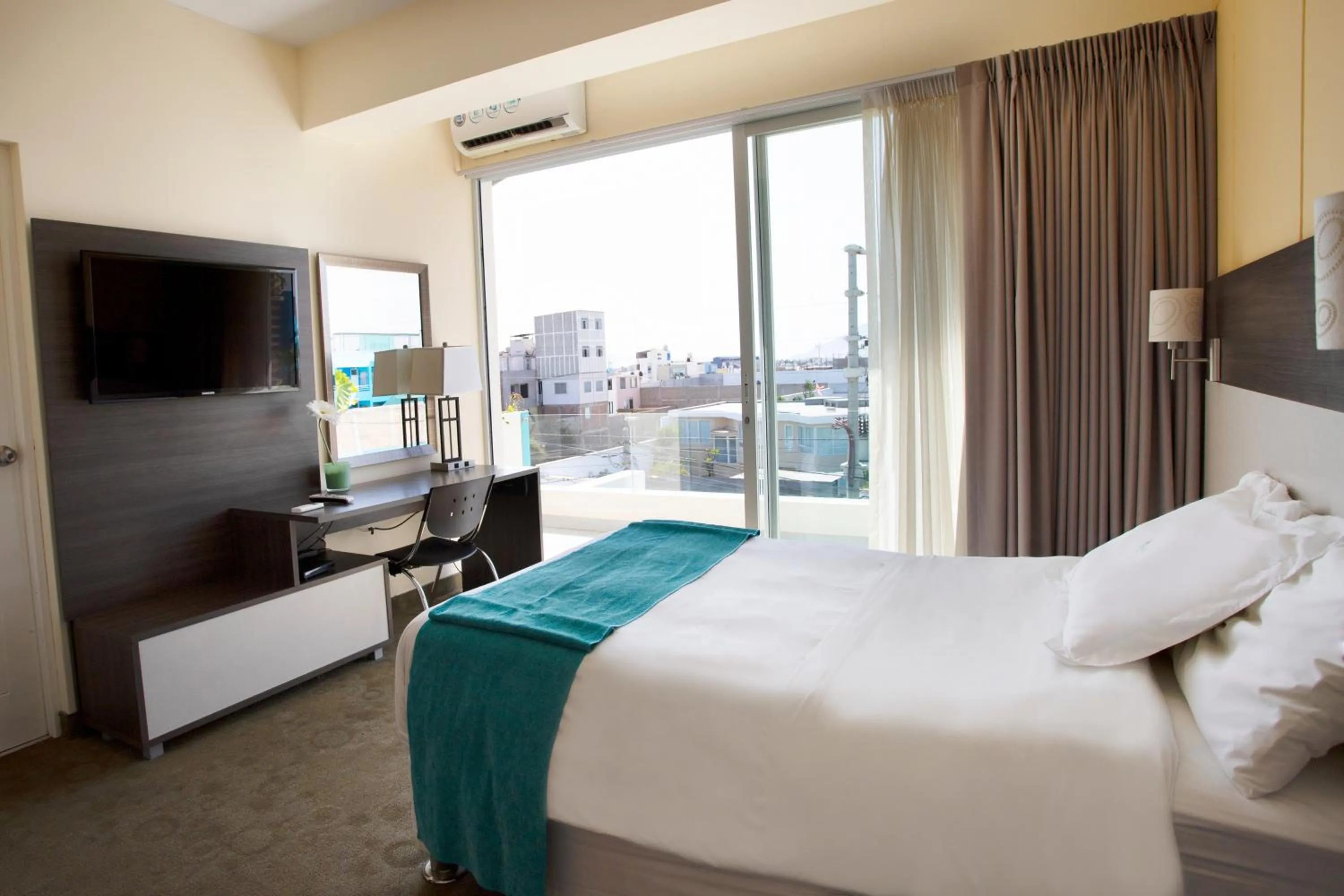 Photo of the whole room, Bed in Hotel Maresta Lodge - Hotel Asociado Casa Andina