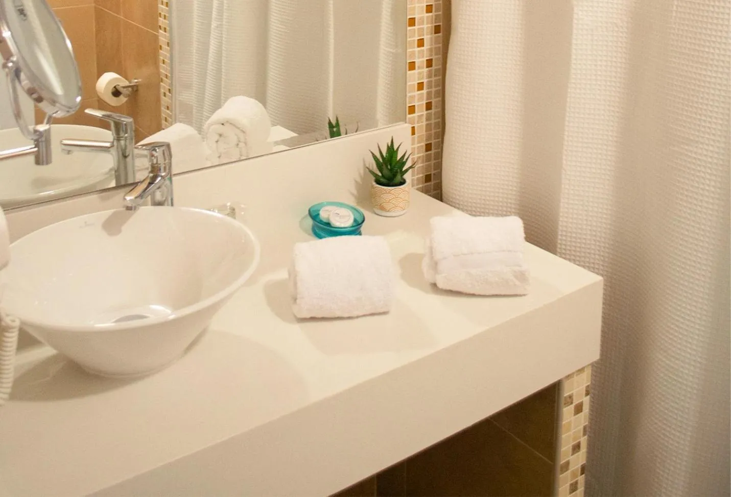 Bathroom in Hotel Maresta Lodge - Hotel Asociado Casa Andina