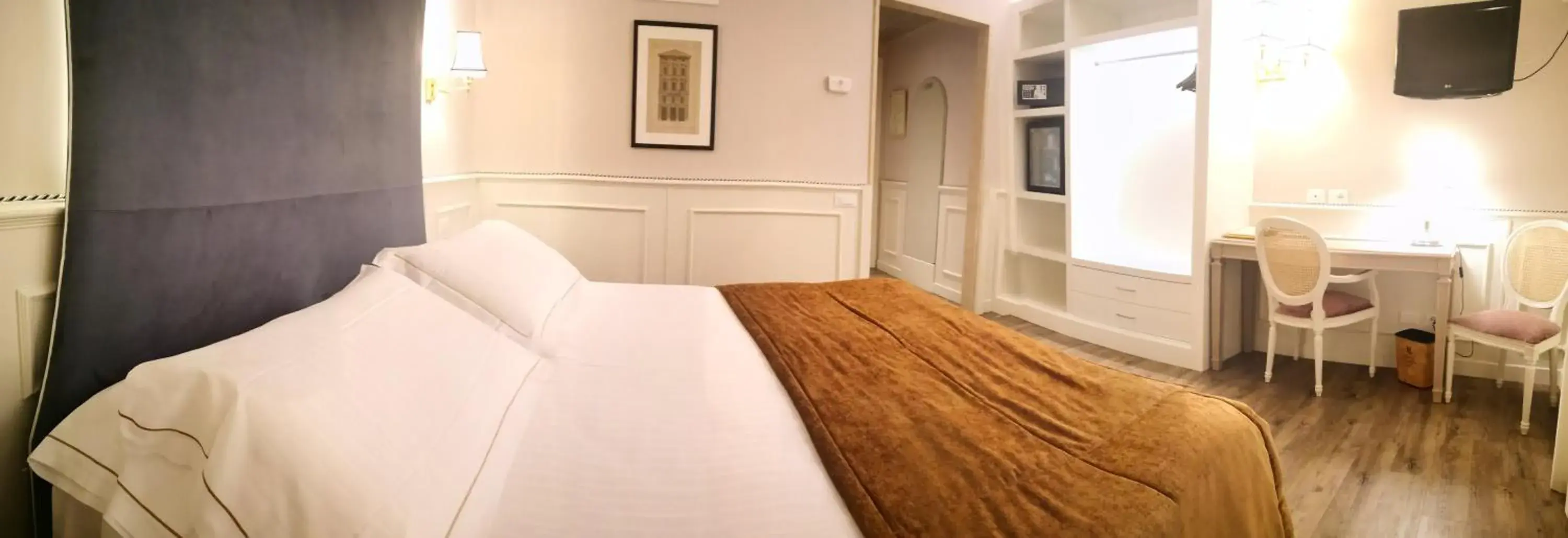 Bedroom, Bed in Hotel San Luca Bedroom, Bed in Hotel San Luca