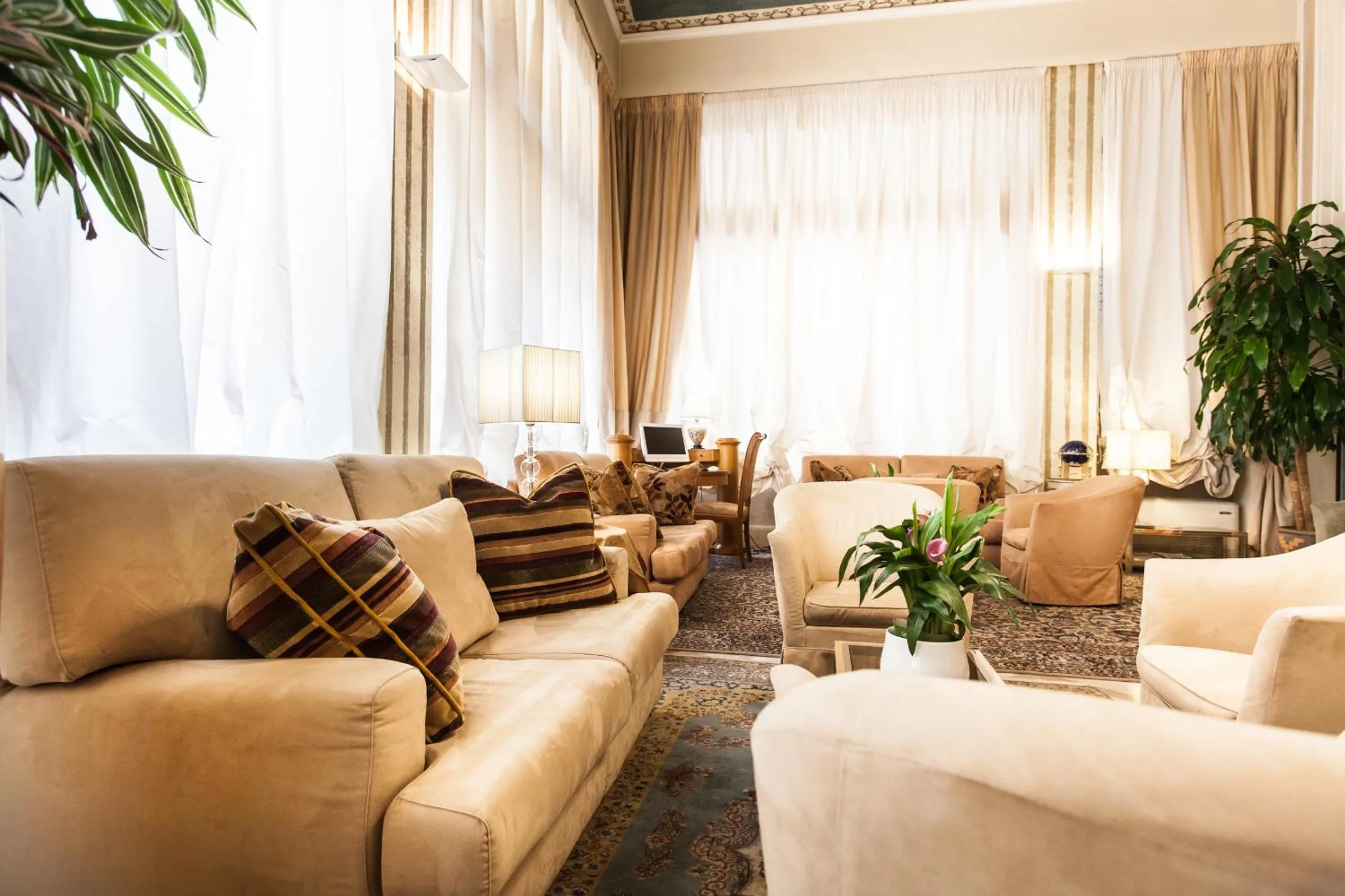 Lobby or reception in Hotel San Luca