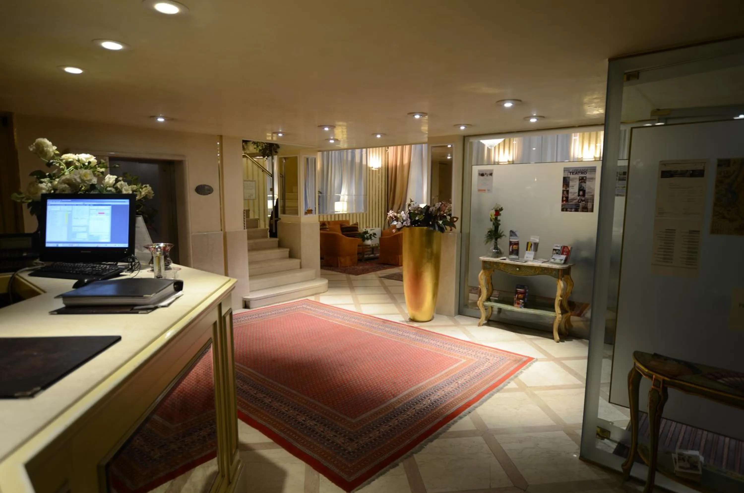 Lobby or reception in Hotel San Luca