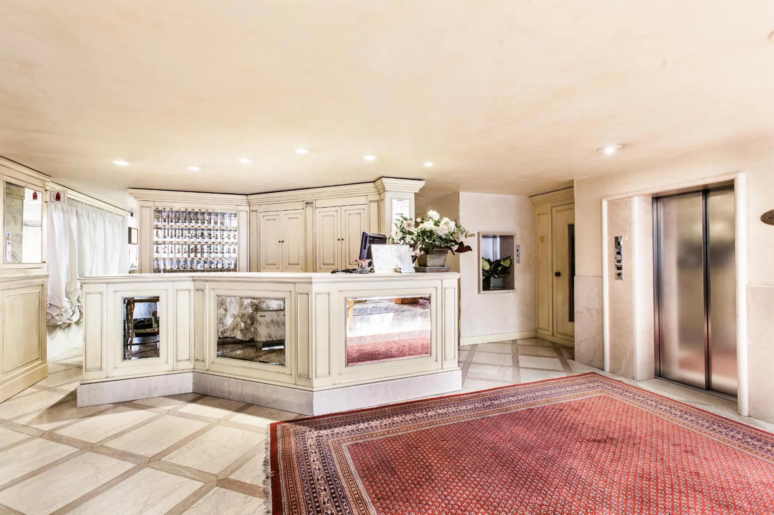 Facade/entrance in Hotel San Luca