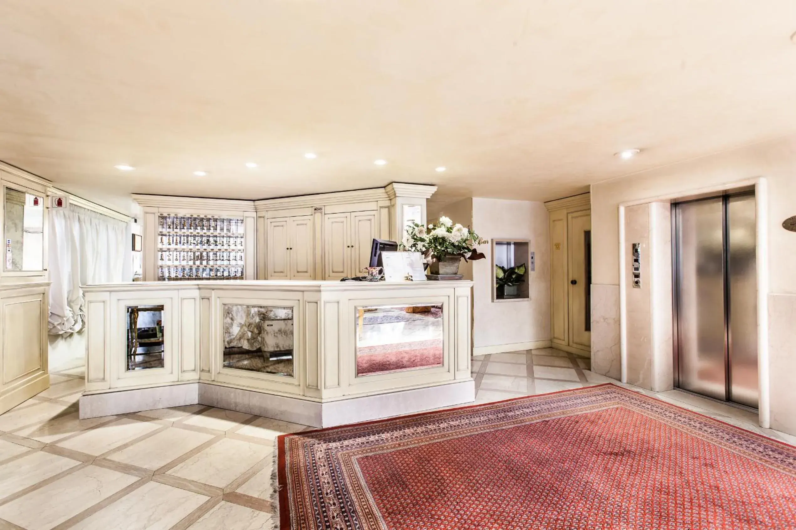 Facade/entrance in Hotel San Luca Facade/entrance in Hotel San Luca