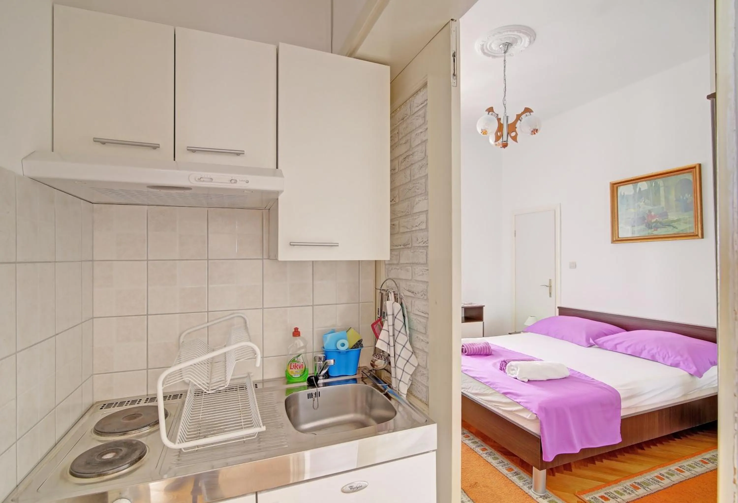 Kitchen or kitchenette, Bed in Rooms&Studios Rina