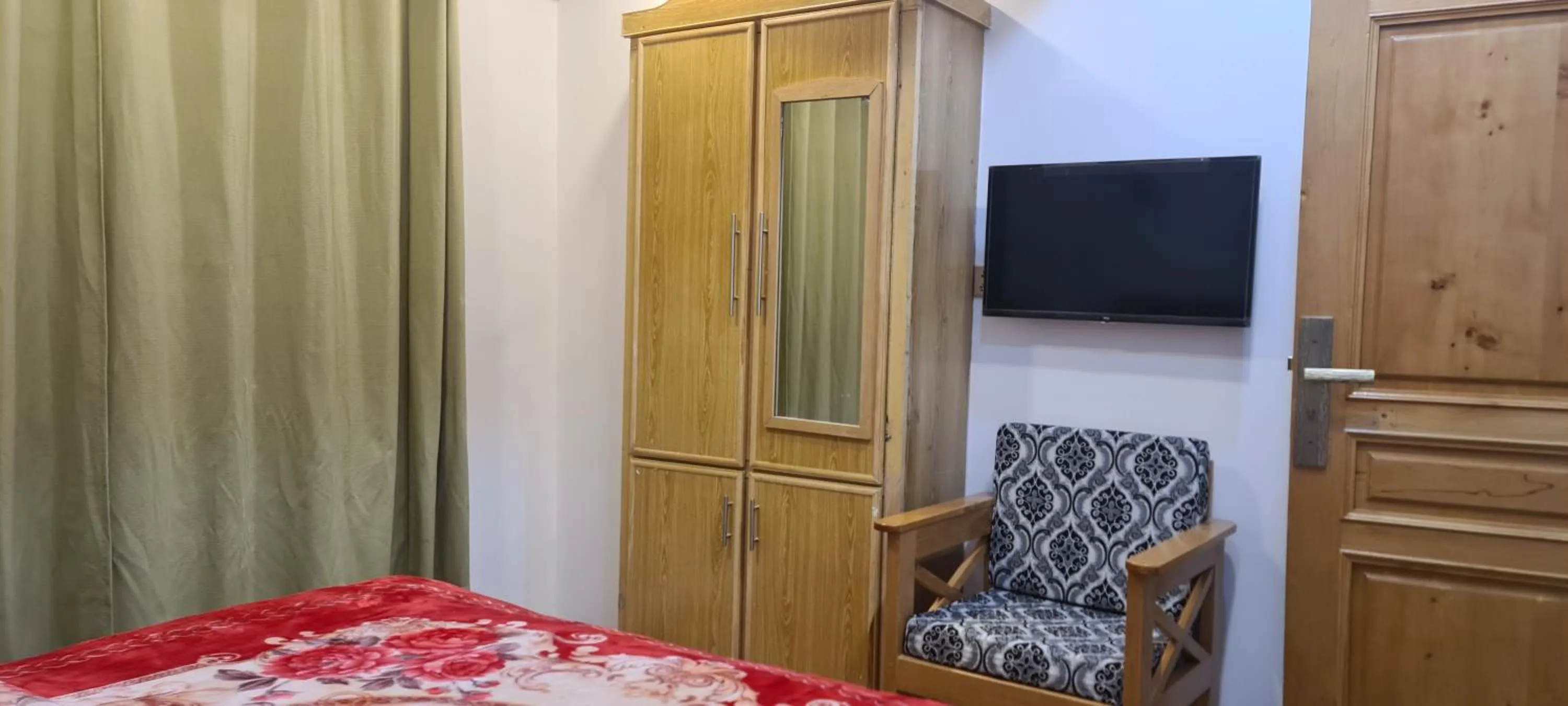 wardrobe in Indus Lodges Gilgit
