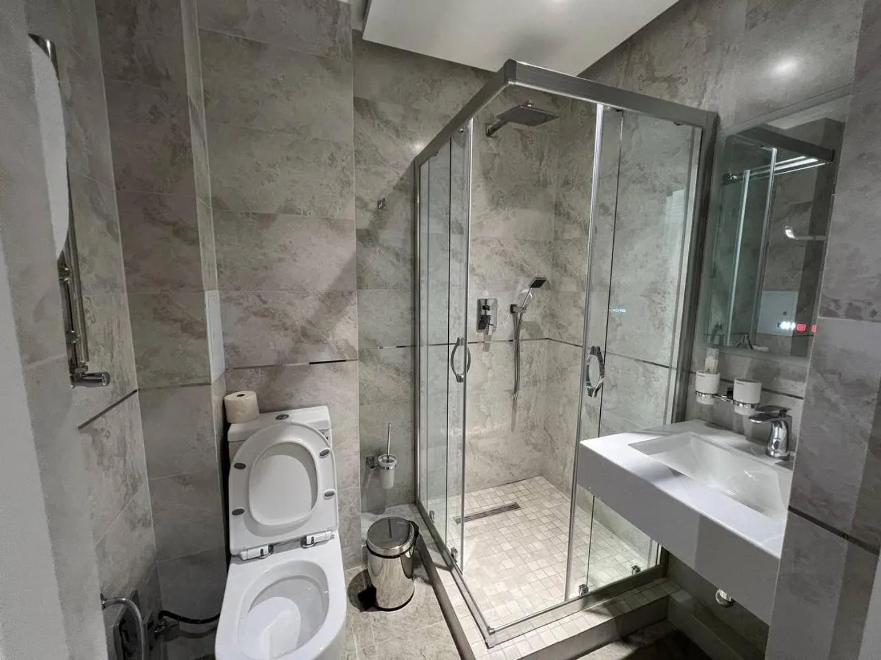 Shower in PANA HOTEL