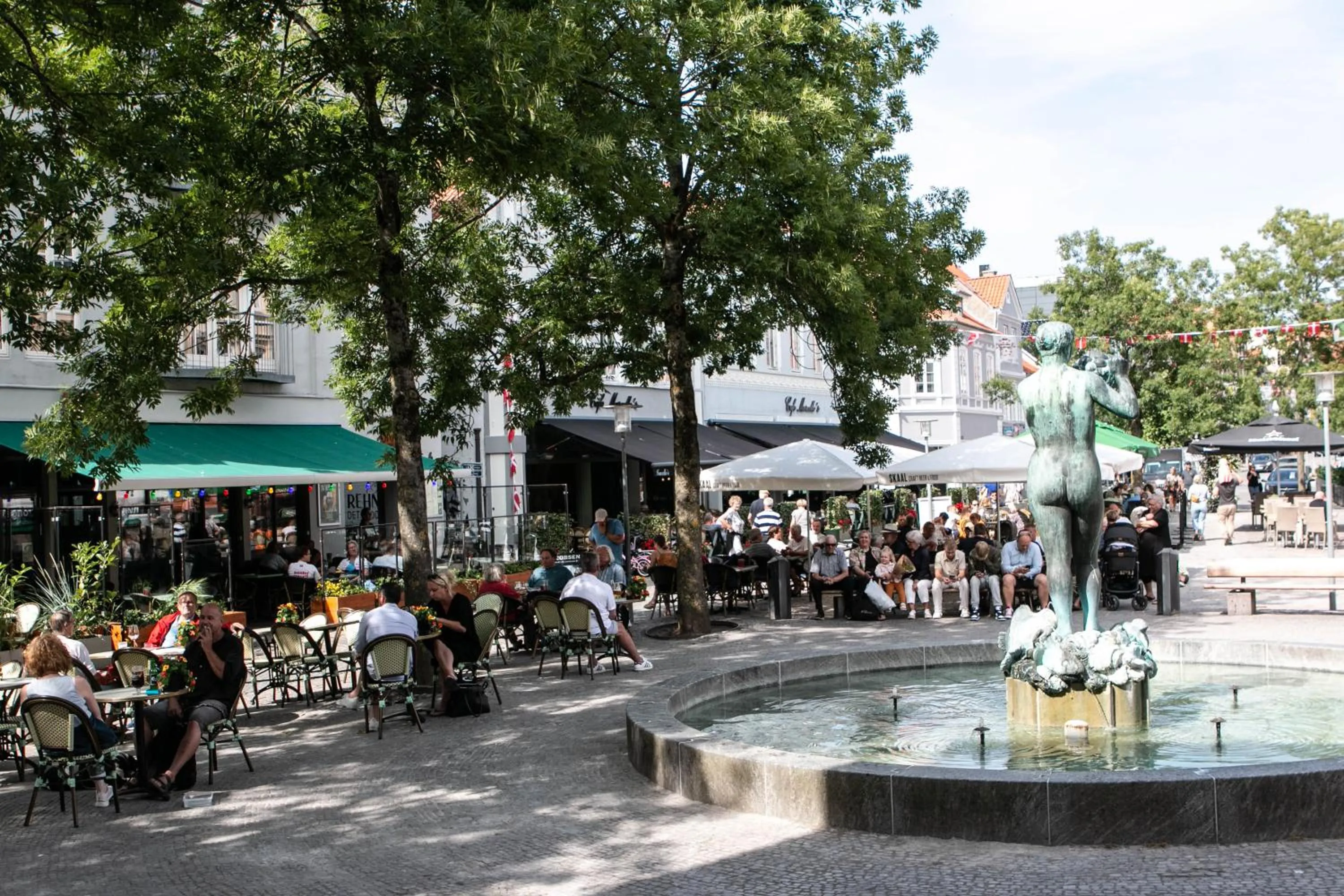 Restaurant/places to eat in City Harbour House