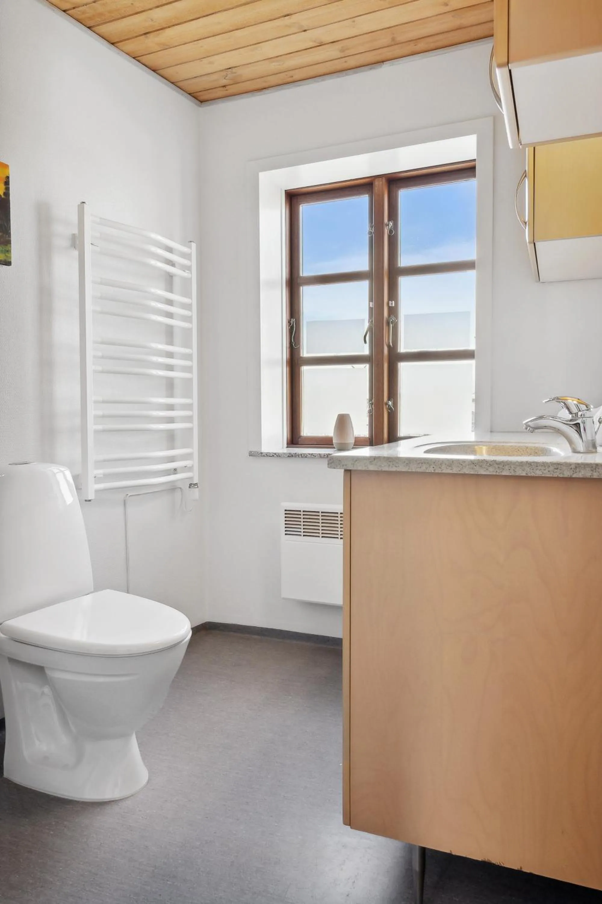 Toilet in City Harbour House