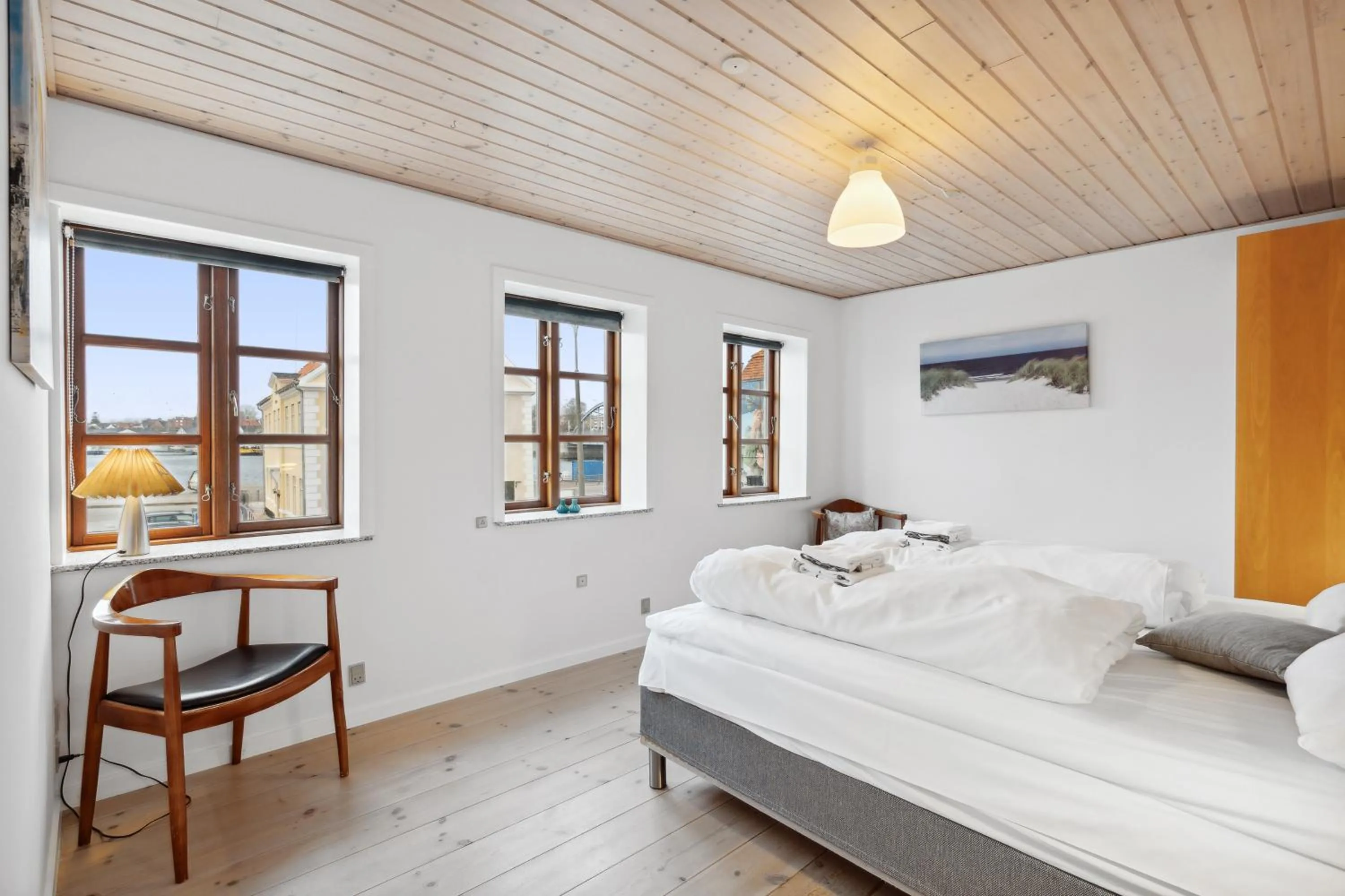 Bed in City Harbour House