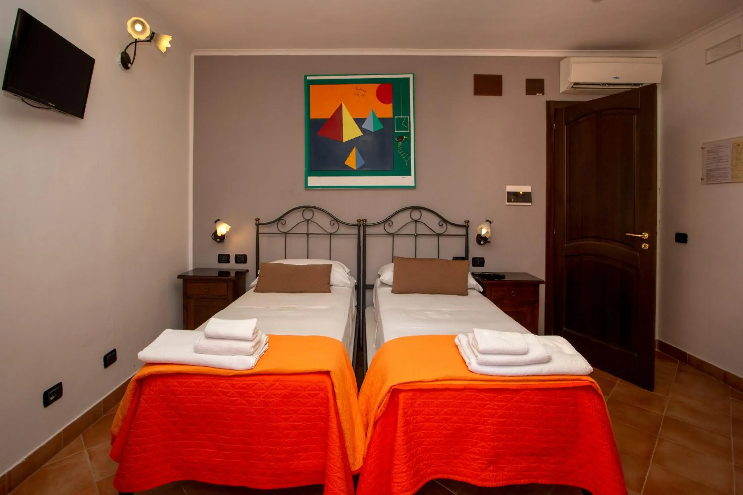 Double or Twin Room in Hotel Neapolis Double or Twin Room in Hotel Neapolis