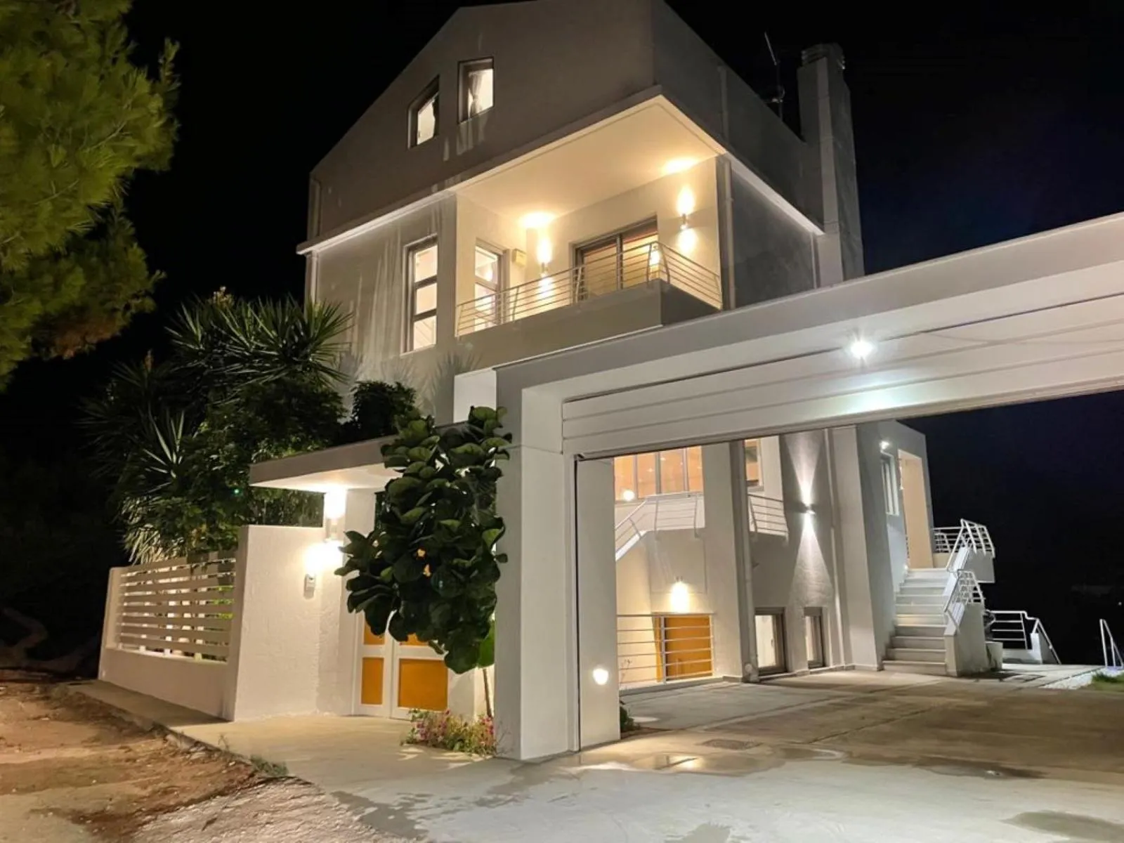 Facade/entrance in Evaeri villa