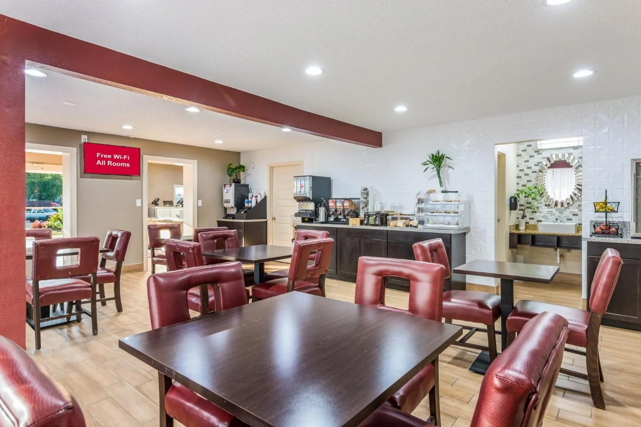 Breakfast in Red Roof Inn Williamsburg