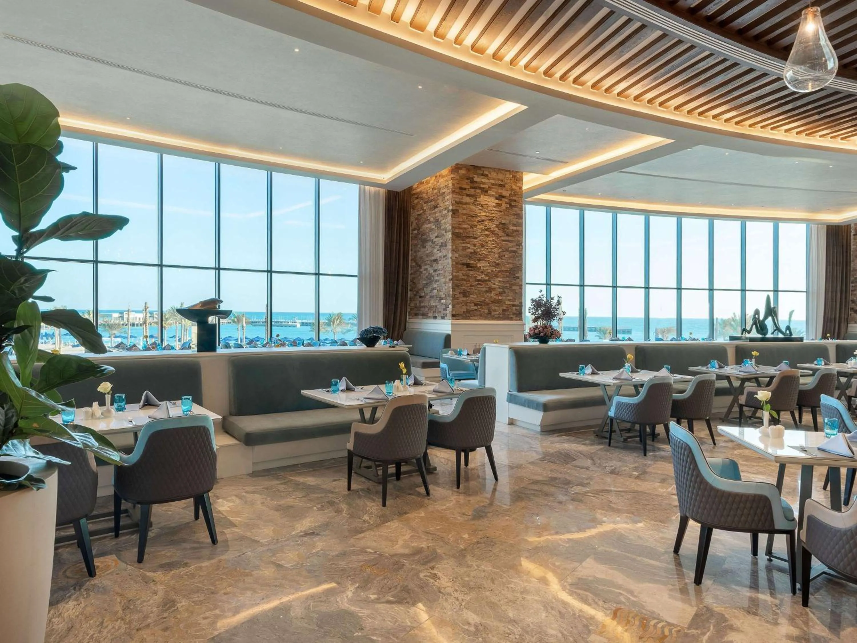 Restaurant/places to eat in Regal Heights Hotel