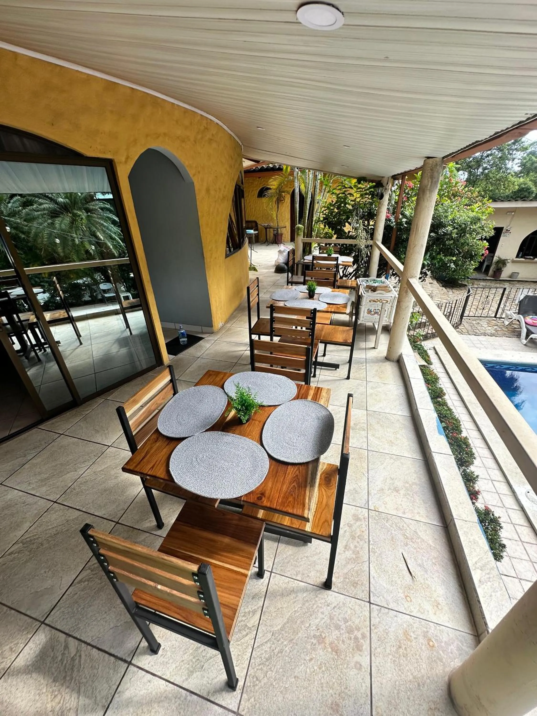Dining area in Hospedaje Colibri