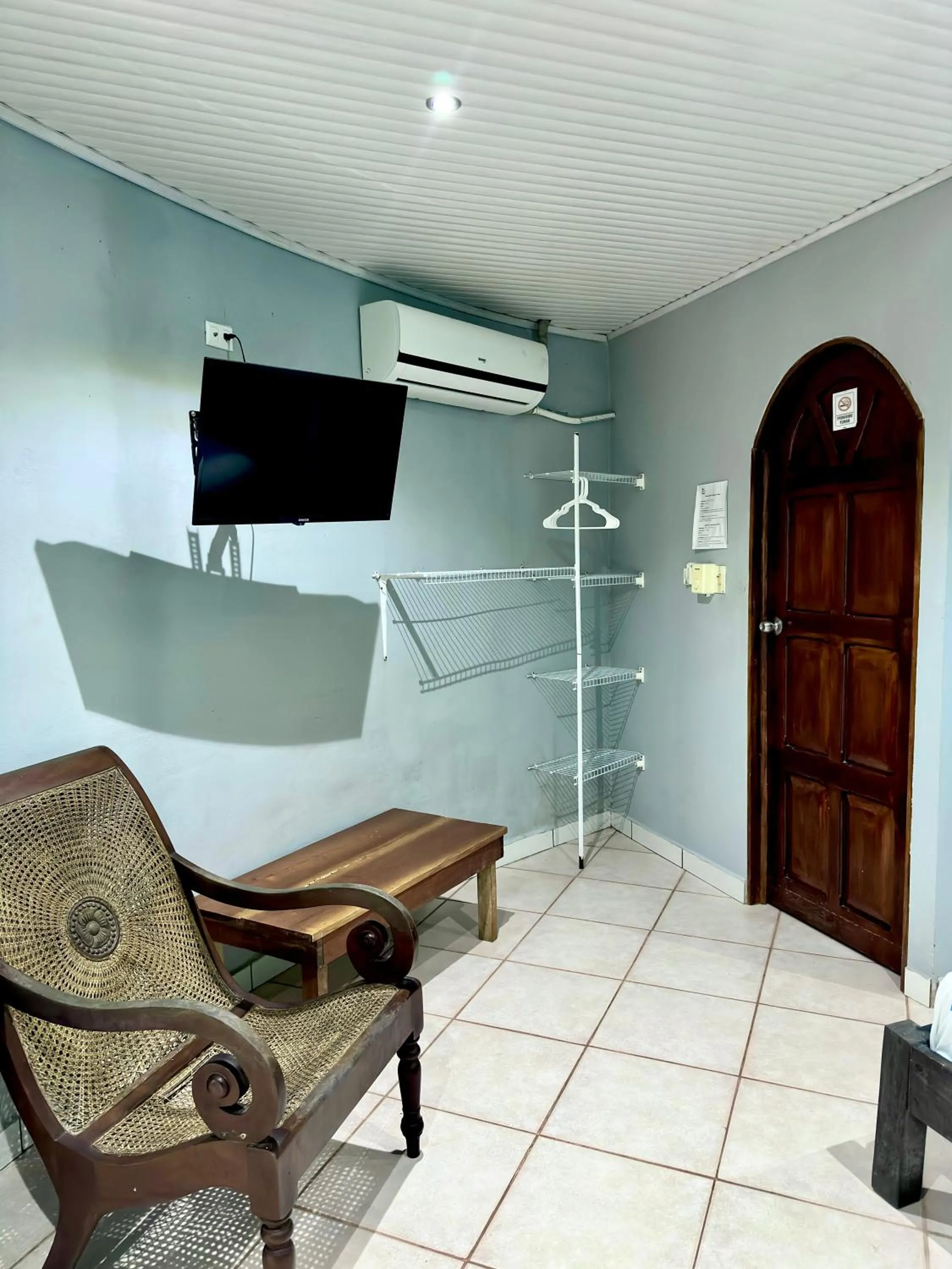 TV and multimedia in Hospedaje Colibri