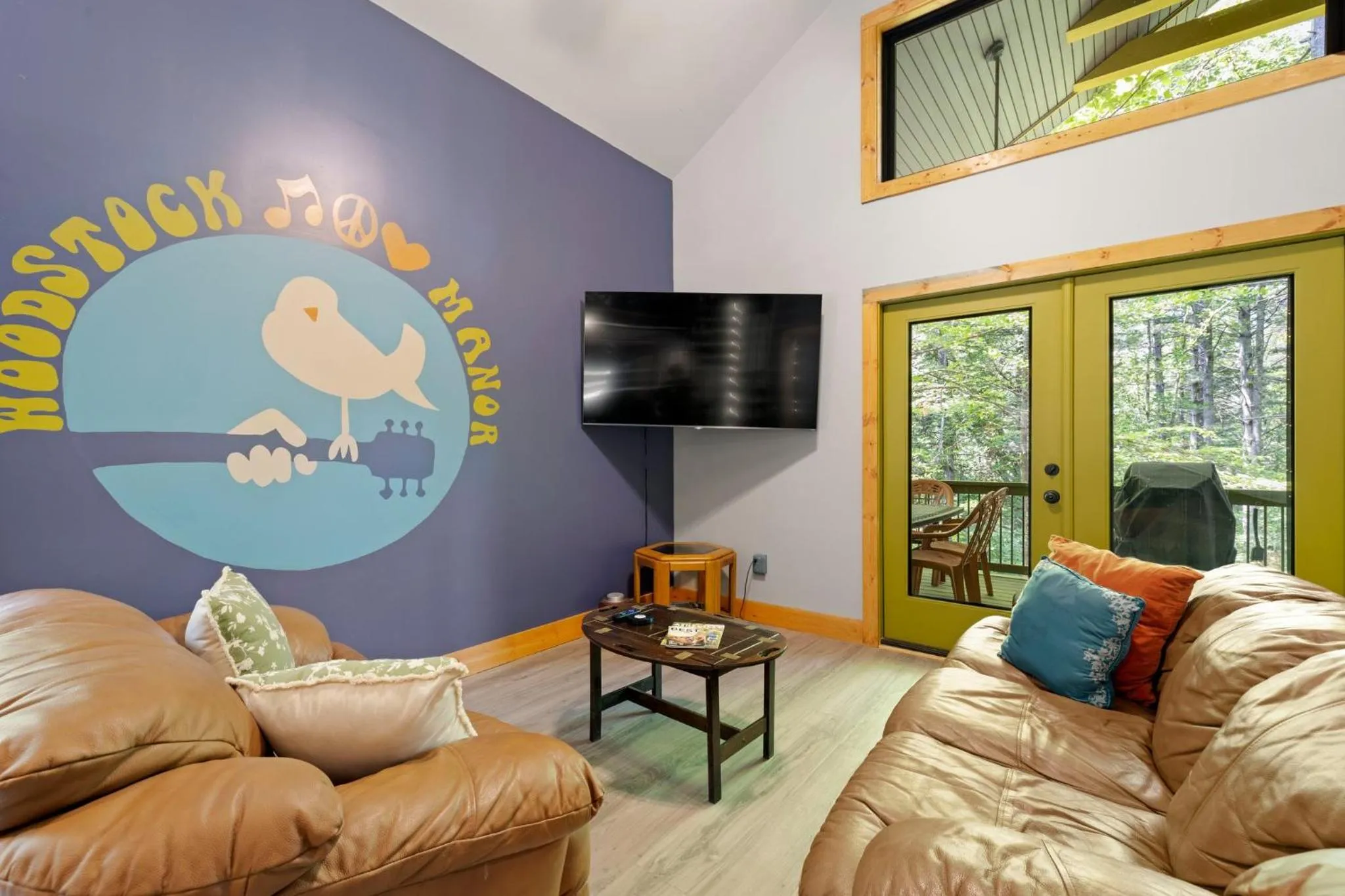 Living room in Woodstock Manor