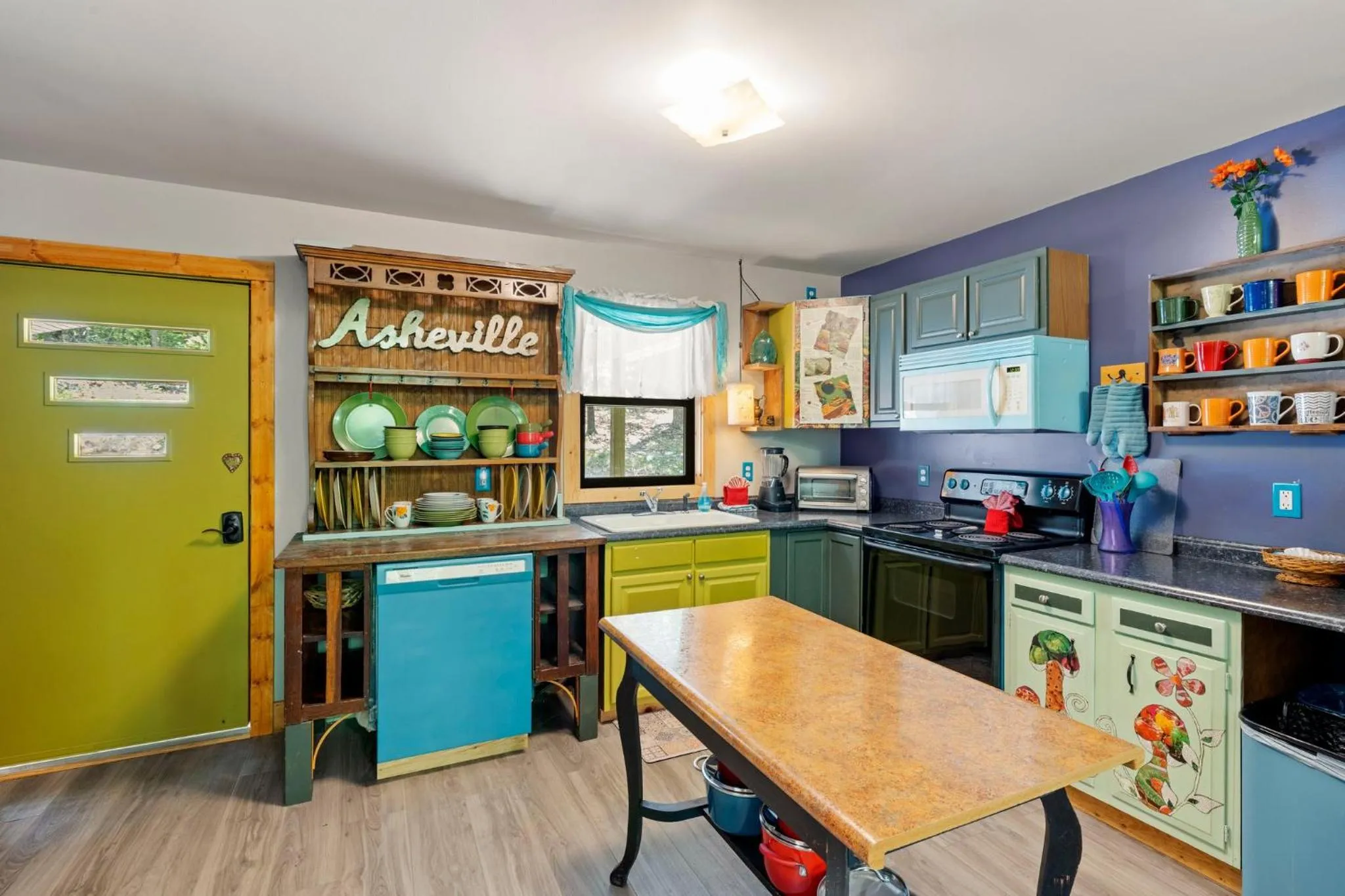 Kitchen or kitchenette in Woodstock Manor