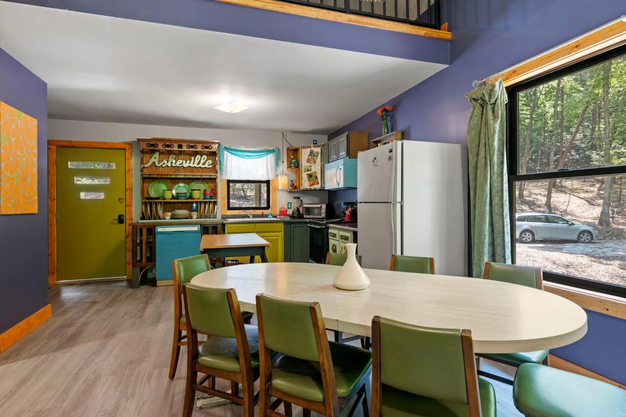 Dining area in Woodstock Manor