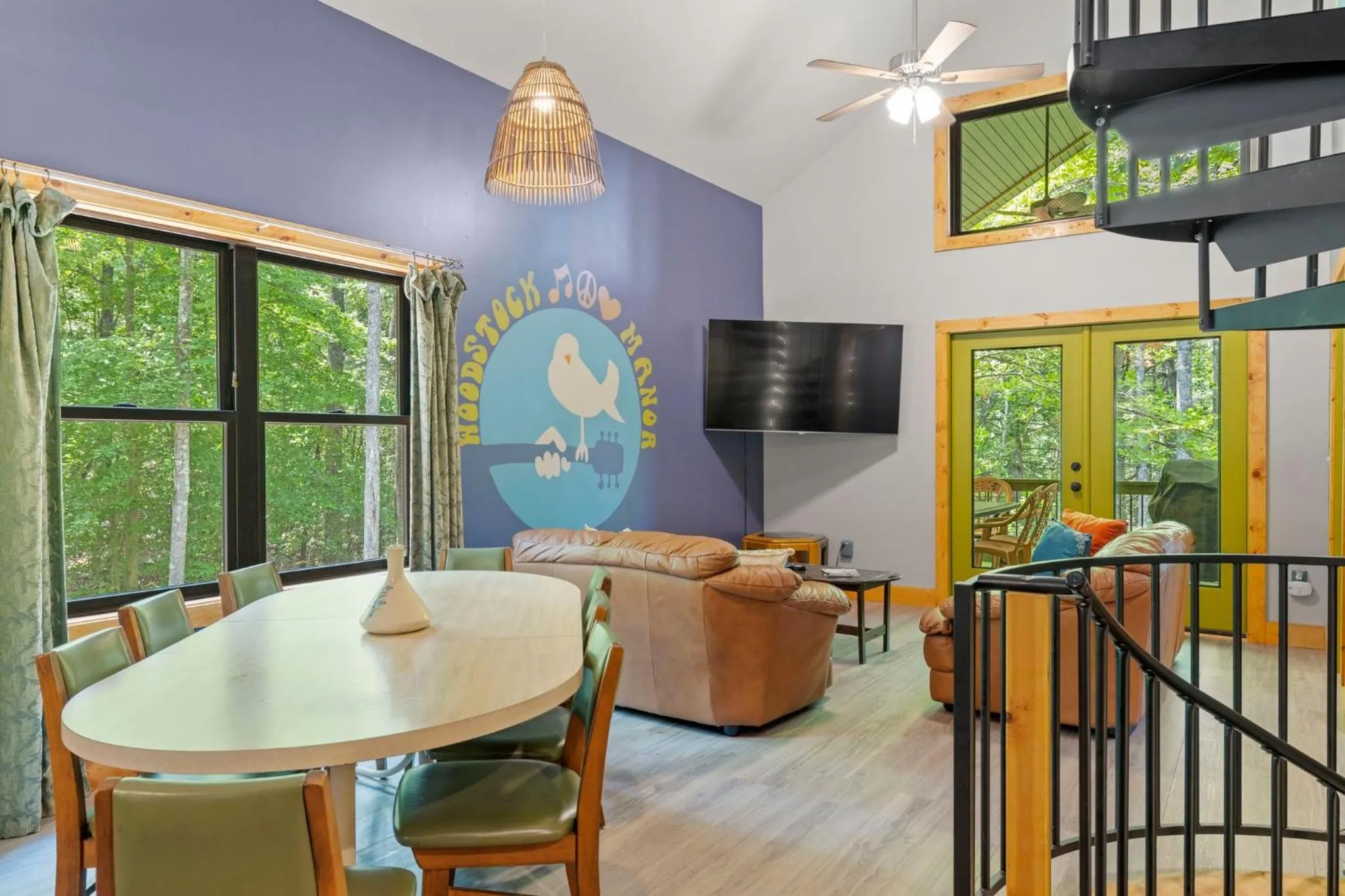 Seating area in Woodstock Manor