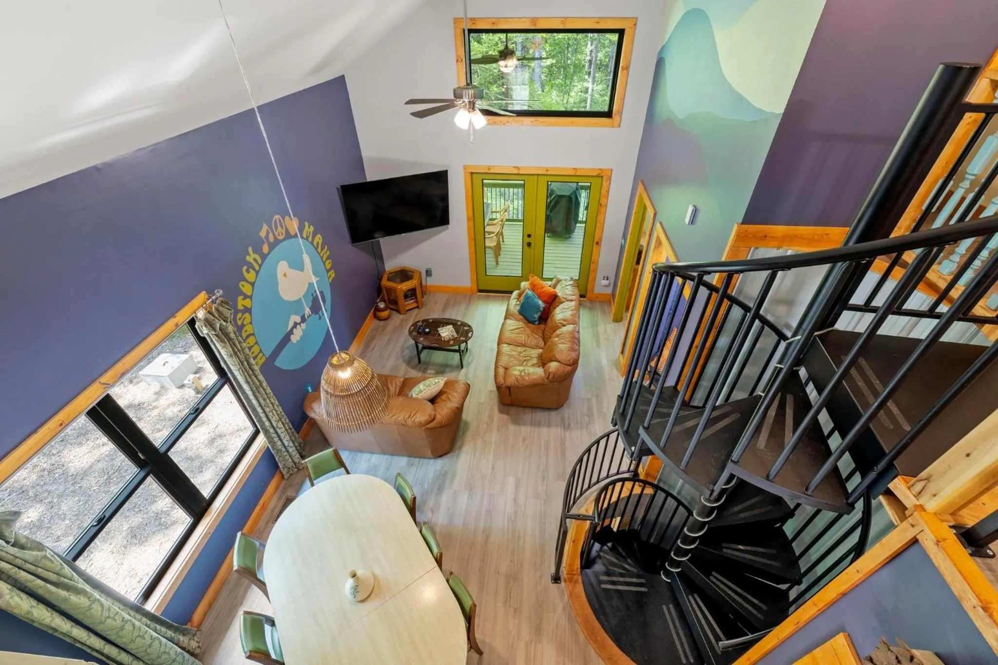 Living room in Woodstock Manor