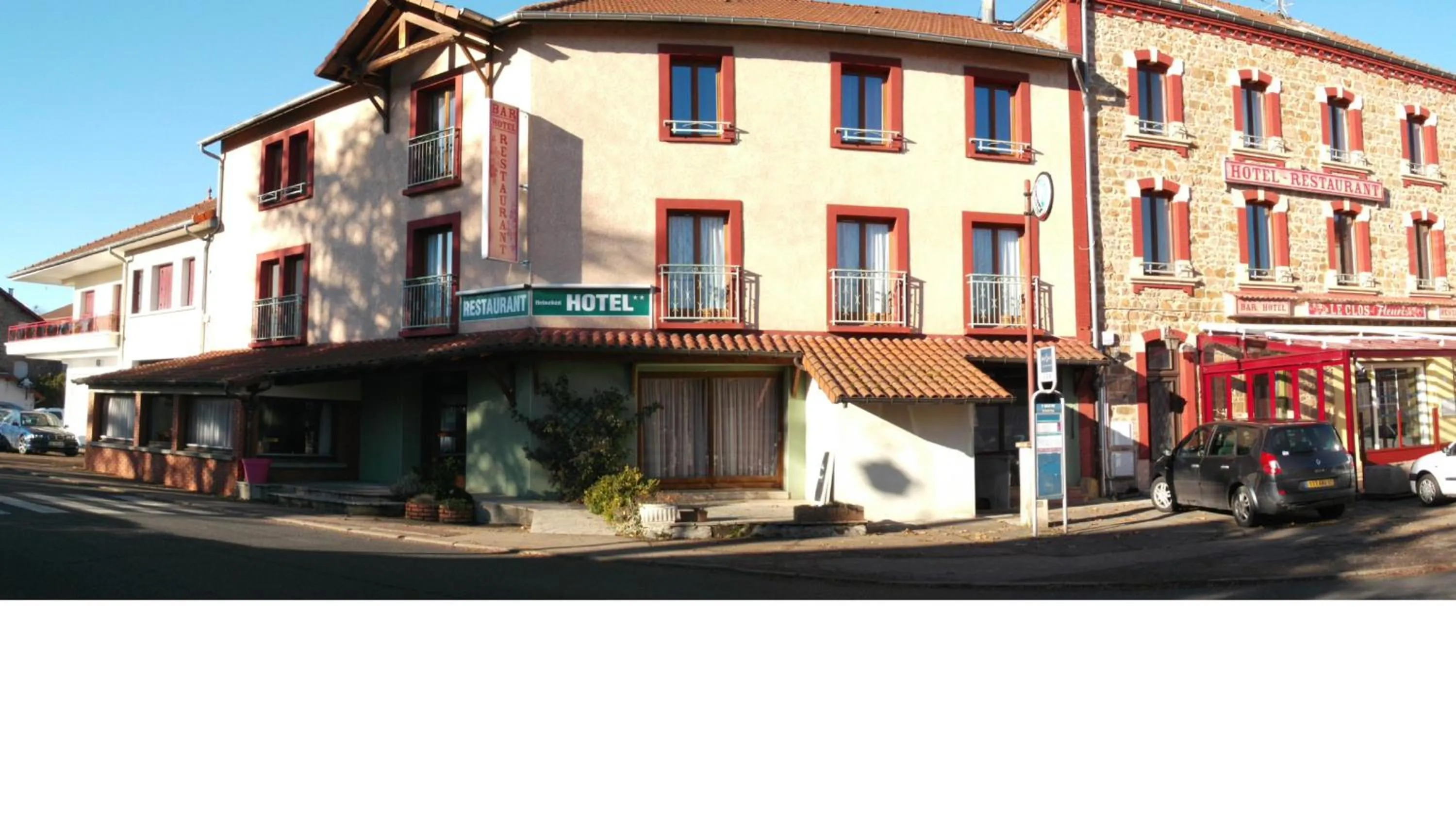 Facade/entrance in Le Clos Fleuri