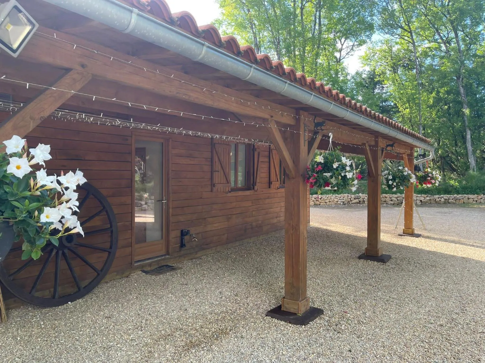 Property building in Les Grozilles