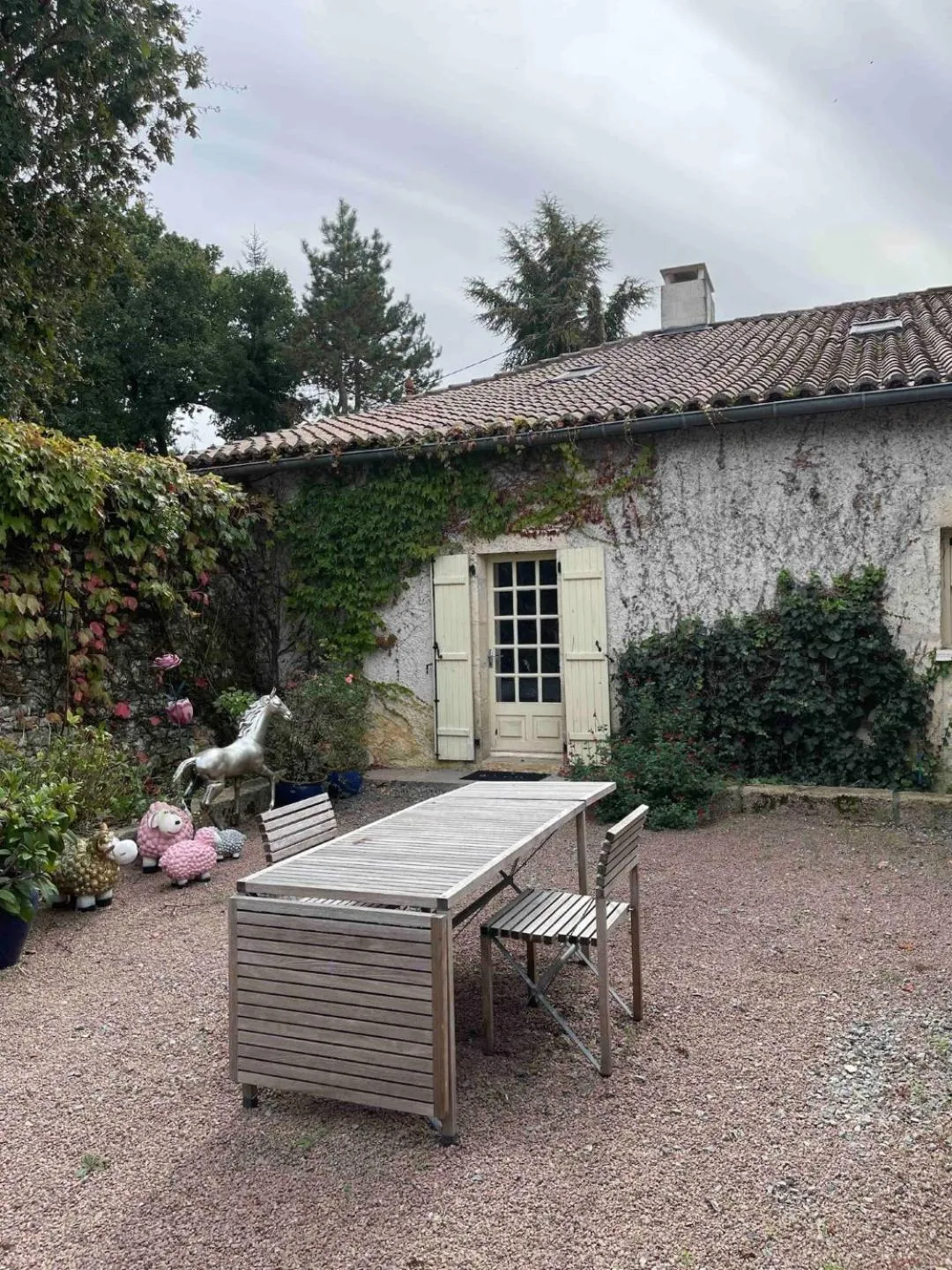 Patio in Les Grozilles