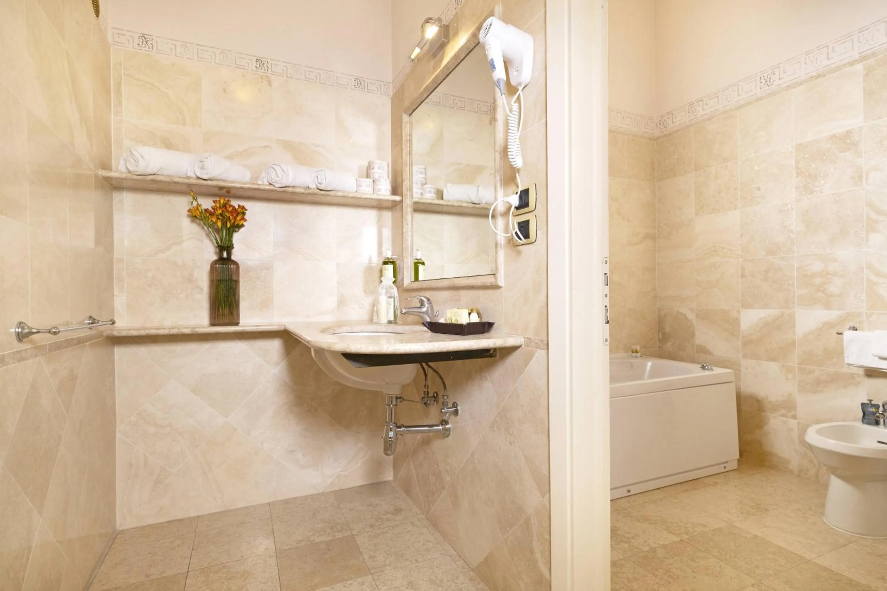 Toilet in Borgo Grondaie