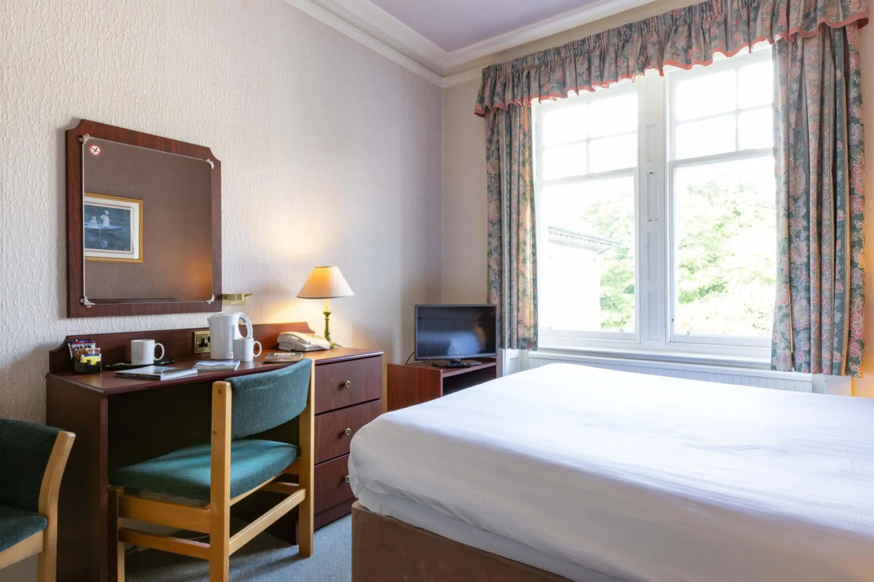 Standard Double Room in The Highland Hotel by Compass Hospitality Standard Double Room in The Highland Hotel by Compass Hospitality