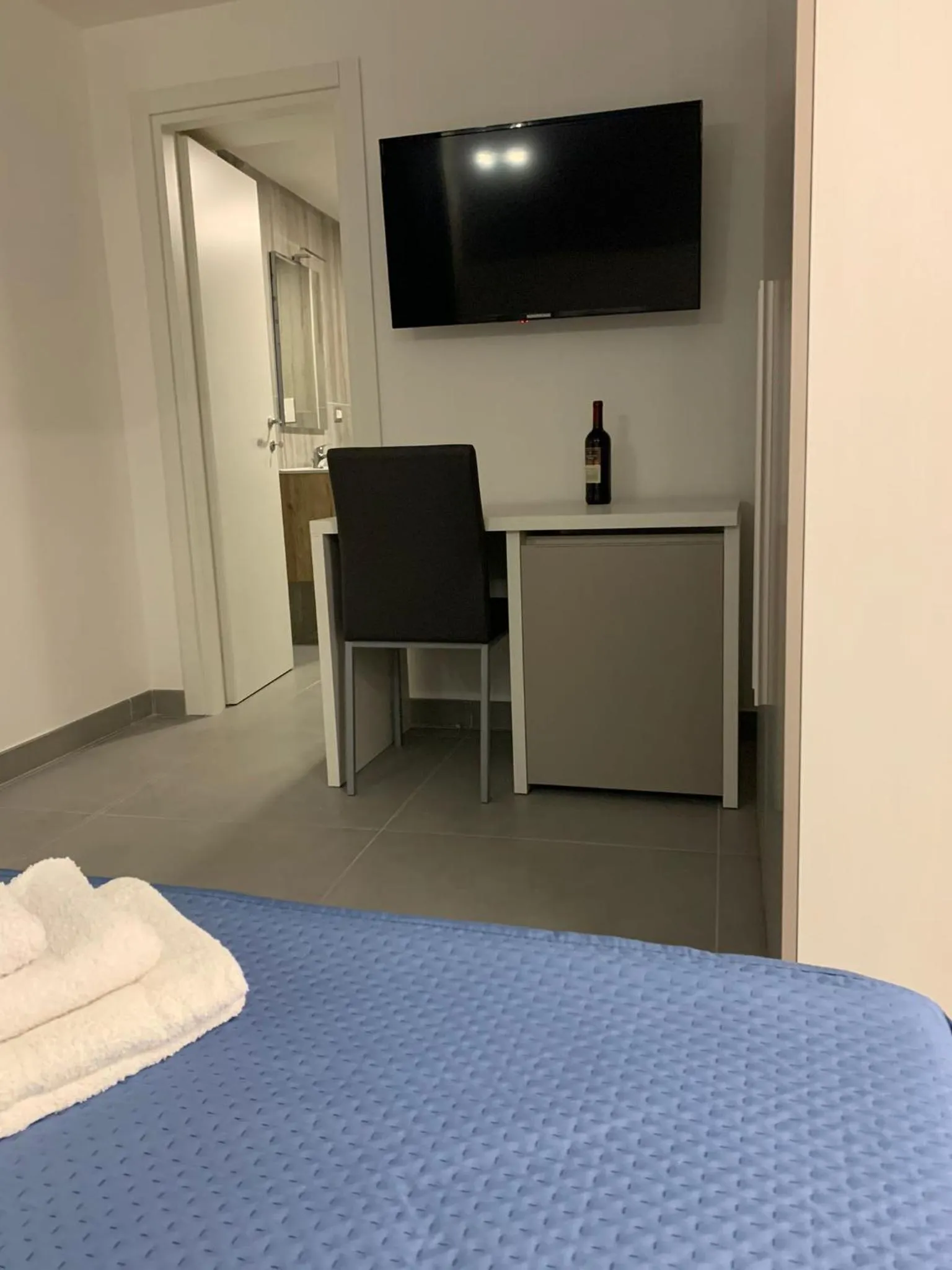 Bed in 3 Rooms Chiaia