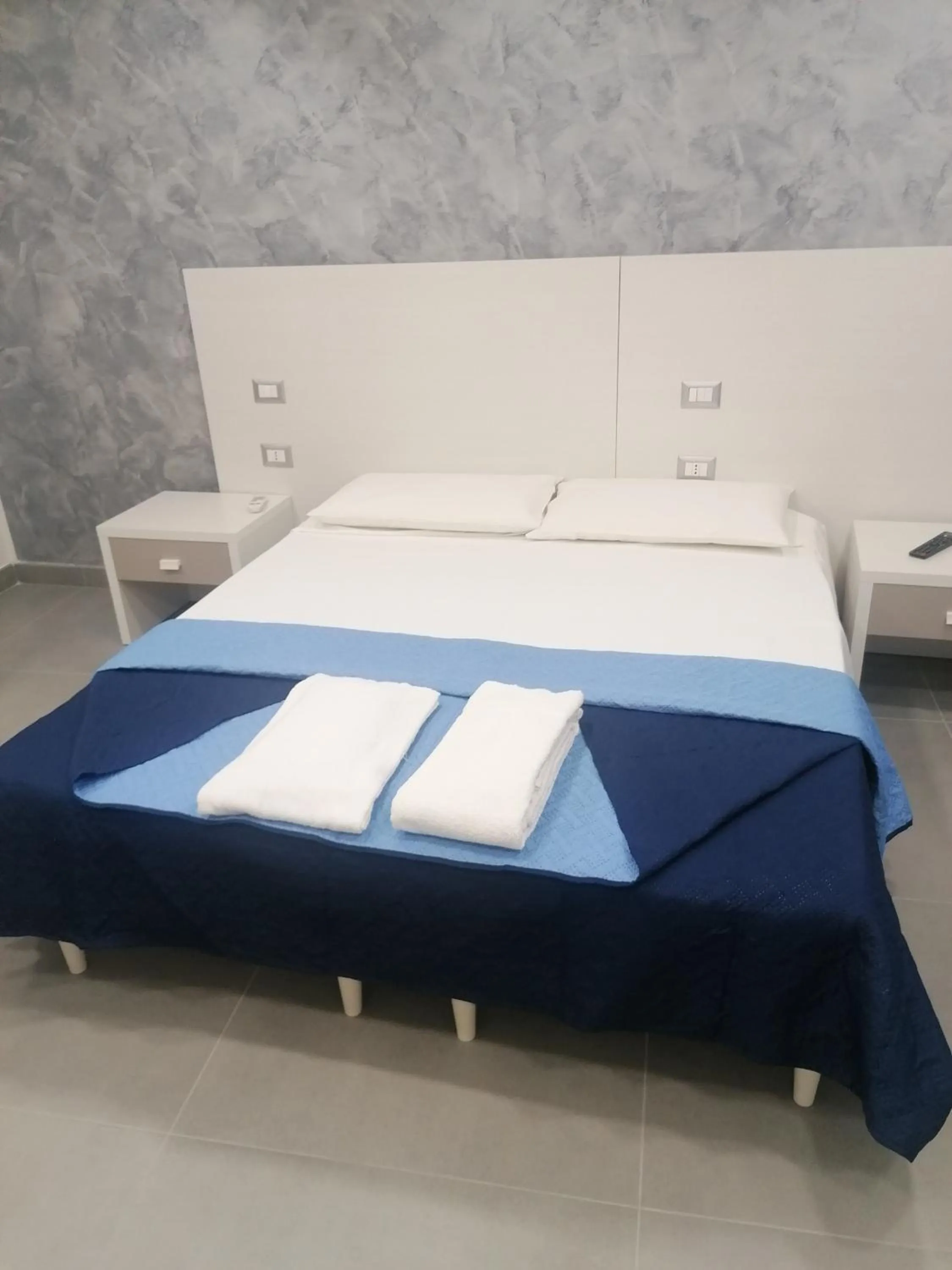 Bed in 3 Rooms Chiaia