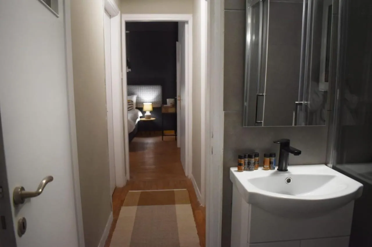 Bathroom in Location...Acropolis!