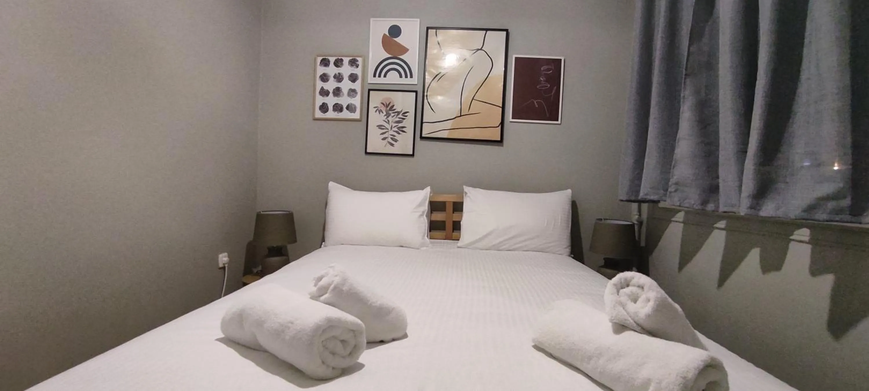 Bedroom, Bed in Location...Acropolis!